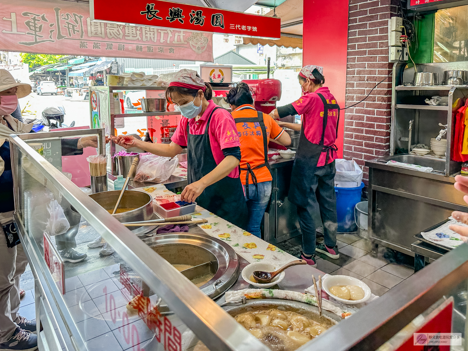 雲林斗六美食-長興圓仔冰-在地80年!傳承四代老店,手工現做燒麻糬,彩色圓仔冰超受歡迎/鄰近斗六車站 @靜兒貪吃遊玩愛分享 雲林斗六美食-長興圓仔冰-在地80年!傳承四代老店,手工現做燒麻糬,彩色圓仔冰超受歡迎/鄰近斗六車站 @靜兒貪吃遊玩愛分享
