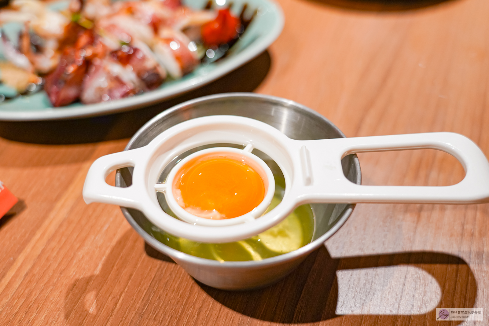 桃園大園美食-肉旨房-預約制!直火炭烤漢堡排定食,鮮蟹肉漢堡排搭配蛋黃超推,挑戰立蛋再送肉排/航棧綠洲店 @靜兒貪吃遊玩愛分享 桃園大園美食-肉旨房-預約制!直火炭烤漢堡排定食,鮮蟹肉漢堡排搭配蛋黃超推,挑戰立蛋再送肉排/航棧綠洲店 @靜兒貪吃遊玩愛分享