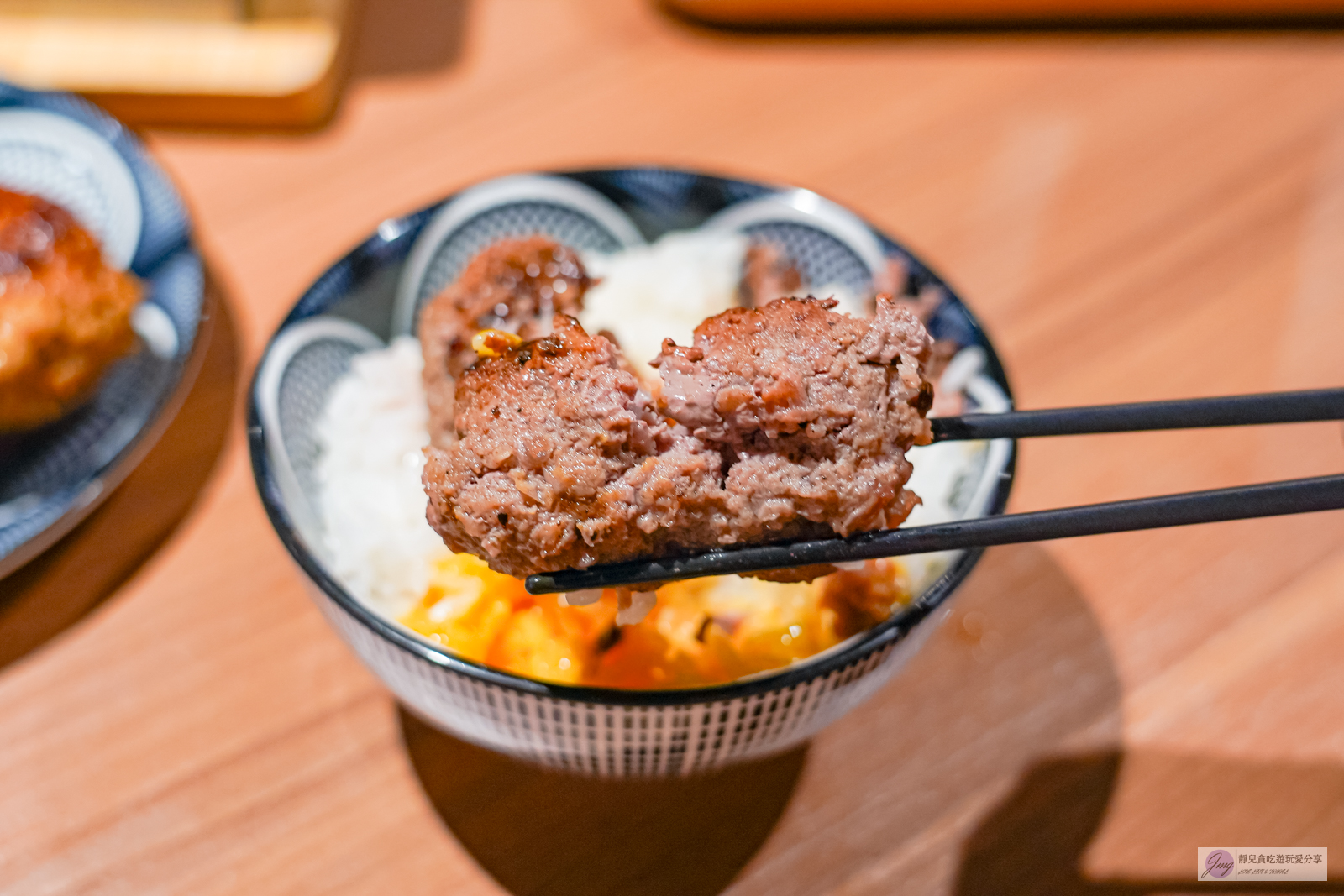 桃園大園美食-肉旨房-預約制!直火炭烤漢堡排定食,鮮蟹肉漢堡排搭配蛋黃超推,挑戰立蛋再送肉排/航棧綠洲店 @靜兒貪吃遊玩愛分享 桃園大園美食-肉旨房-預約制!直火炭烤漢堡排定食,鮮蟹肉漢堡排搭配蛋黃超推,挑戰立蛋再送肉排/航棧綠洲店 @靜兒貪吃遊玩愛分享