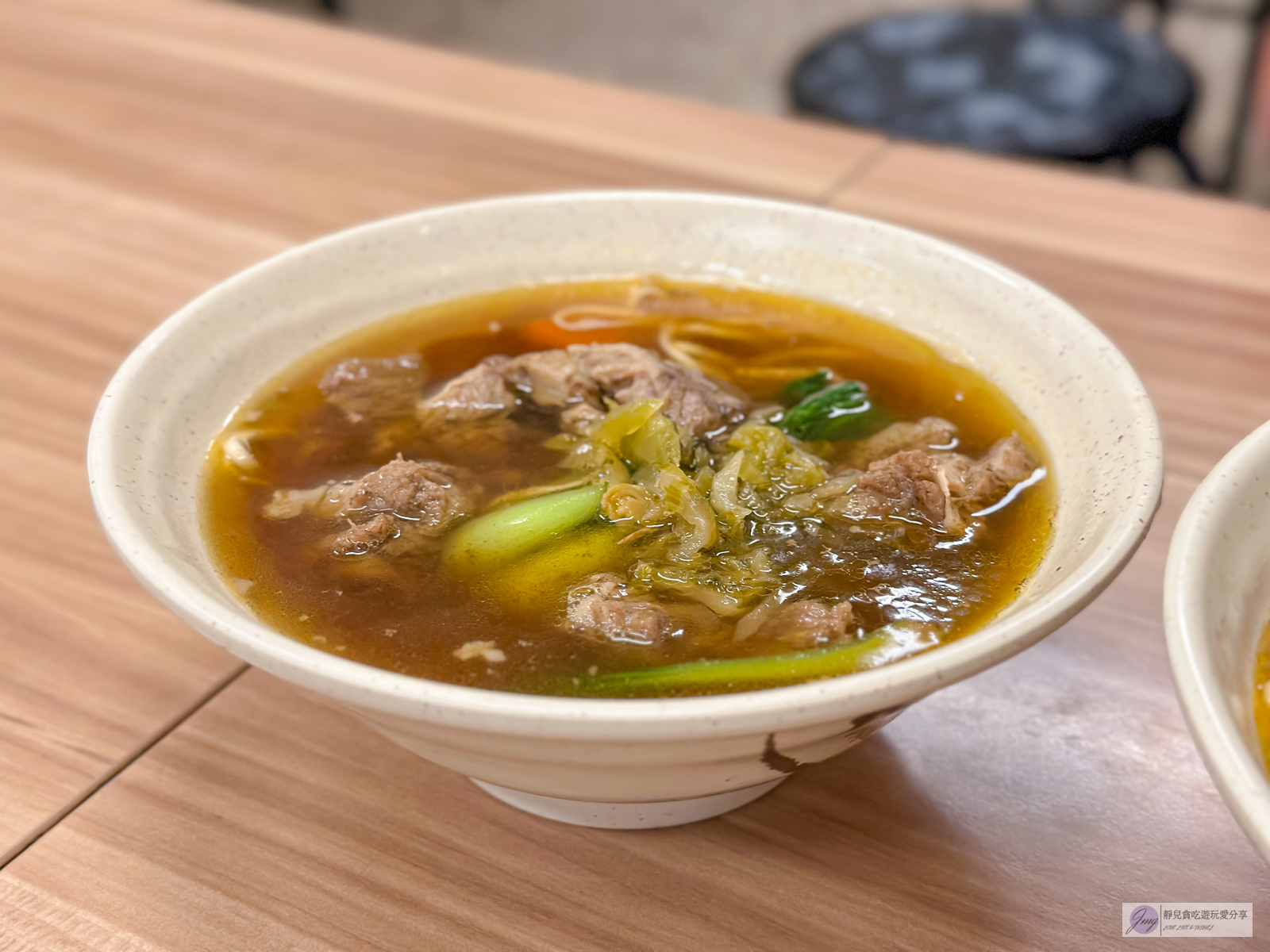 苗栗苑裡美食-九妹牛肉麵館-隱藏在60年老宅內!免費無限加牛油特製辣醬,湯頭感甜份量十足/鄰近苑裡火車站 @靜兒貪吃遊玩愛分享 苗栗苑裡美食-九妹牛肉麵館-隱藏在60年老宅內!免費無限加牛油特製辣醬,湯頭感甜份量十足/鄰近苑裡火車站 @靜兒貪吃遊玩愛分享
