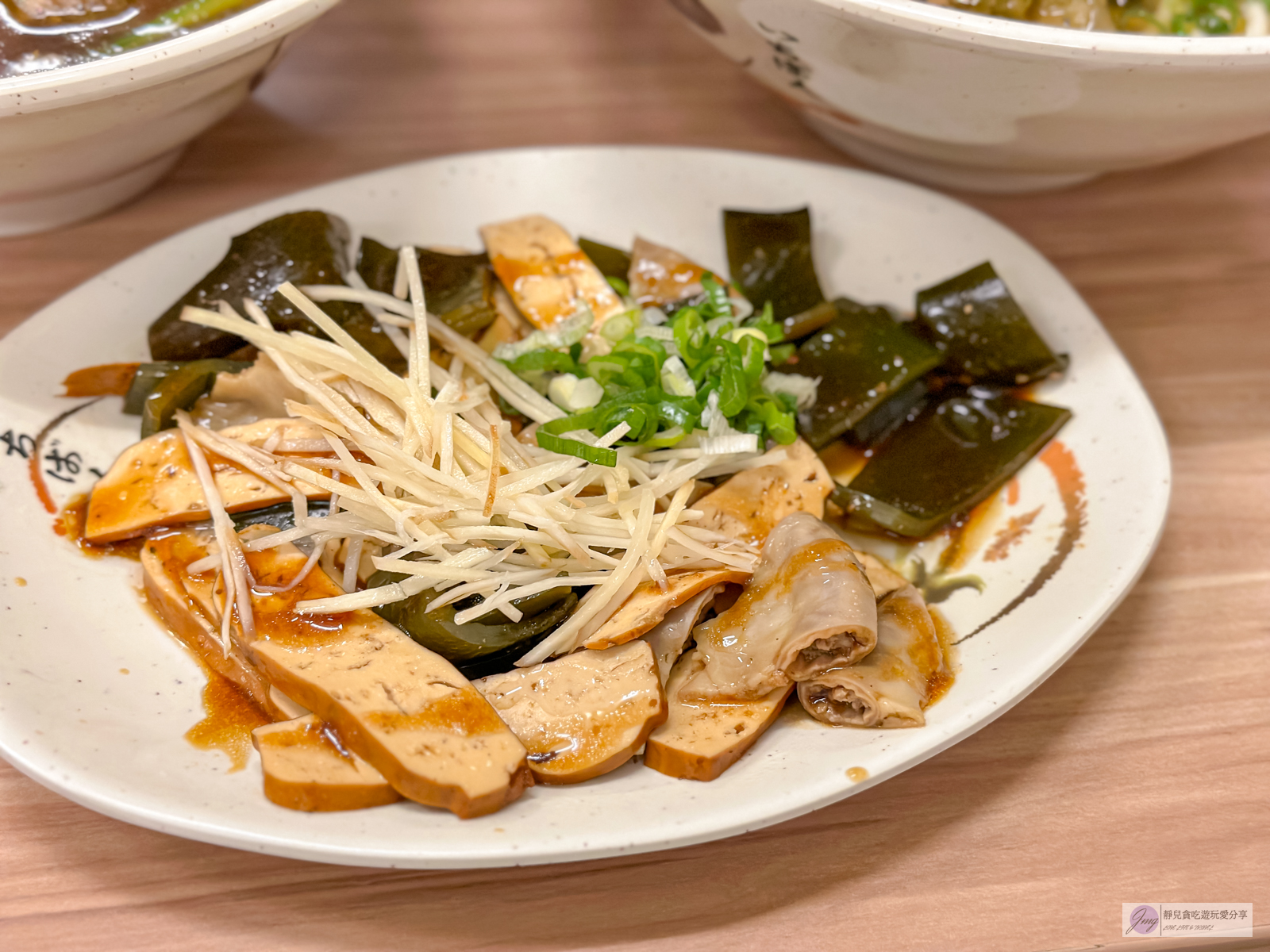 苗栗苑裡美食-九妹牛肉麵館-隱藏在60年老宅內!免費無限加牛油特製辣醬,湯頭感甜份量十足/鄰近苑裡火車站 @靜兒貪吃遊玩愛分享 苗栗苑裡美食-九妹牛肉麵館-隱藏在60年老宅內!免費無限加牛油特製辣醬,湯頭感甜份量十足/鄰近苑裡火車站 @靜兒貪吃遊玩愛分享