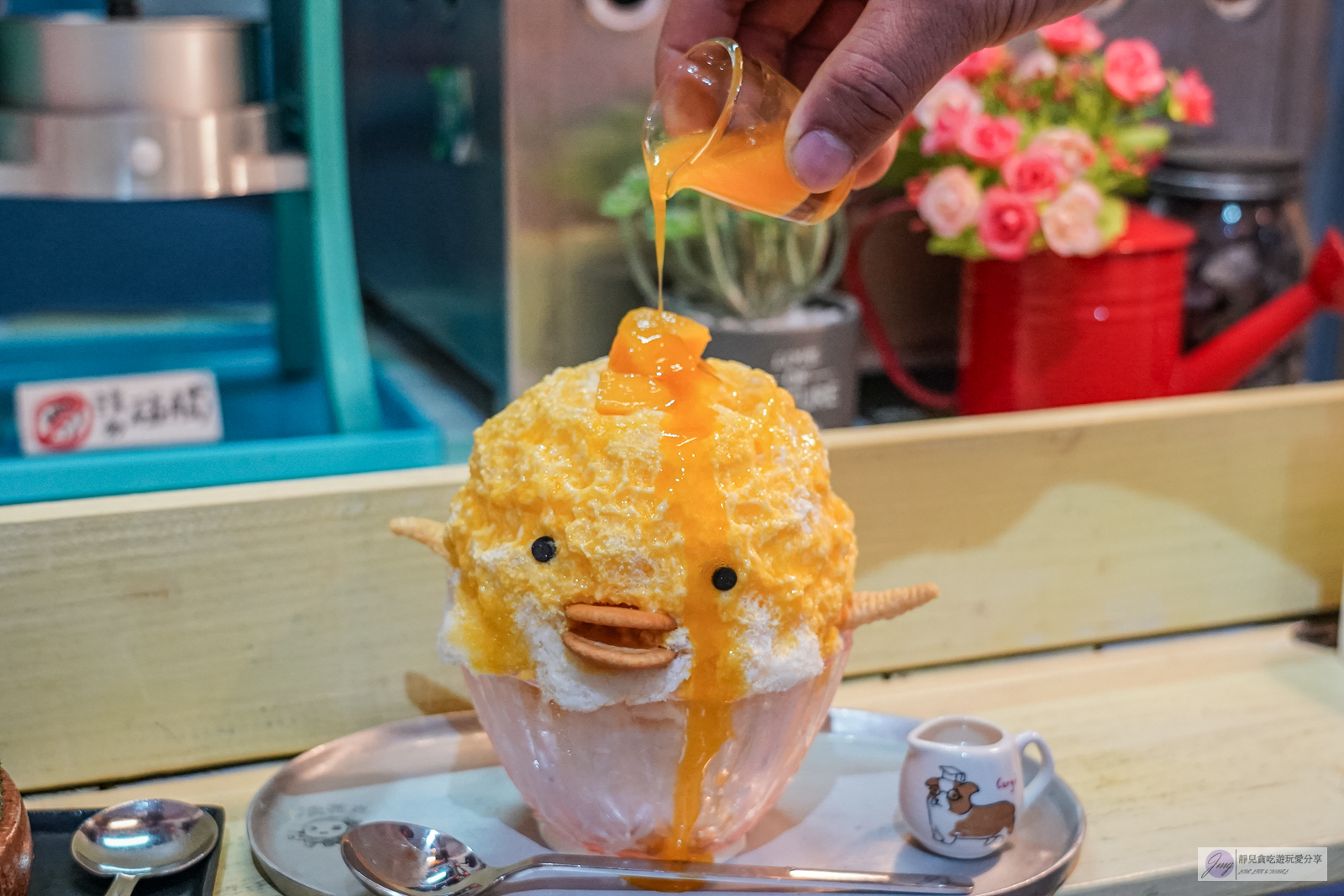 花蓮美食-浪花丸 かき氷&middot;島食-在地人氣冰店！每日季節限定10份， 超可愛療癒的小雞刨冰，日系文青風格刨冰店/鄰近東大門夜市 @靜兒貪吃遊玩愛分享