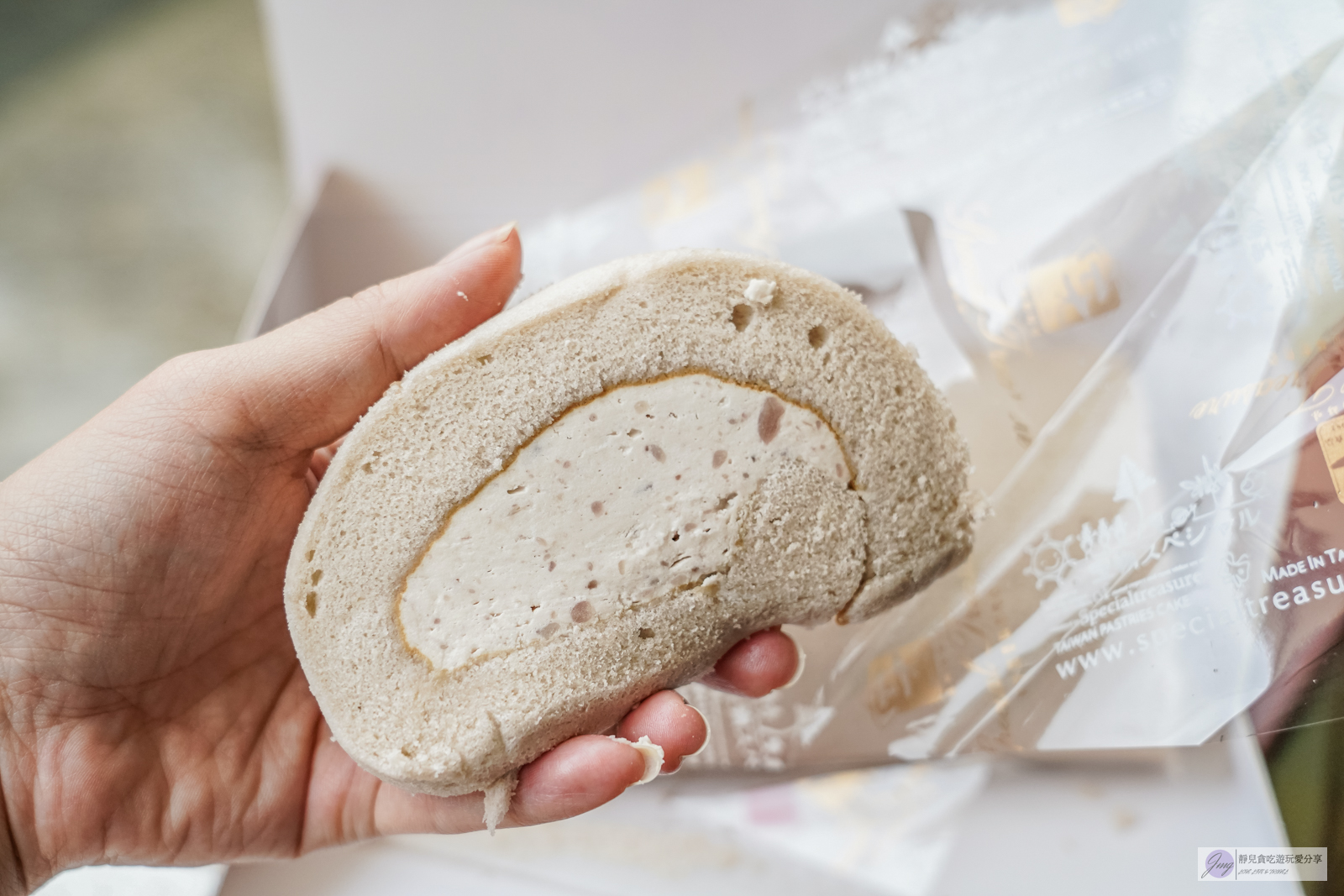 寶才食品行-芋頭控必買！在地老字號古早味蛋糕，團購超人氣的100%純芋泥捲 @靜兒貪吃遊玩愛分享