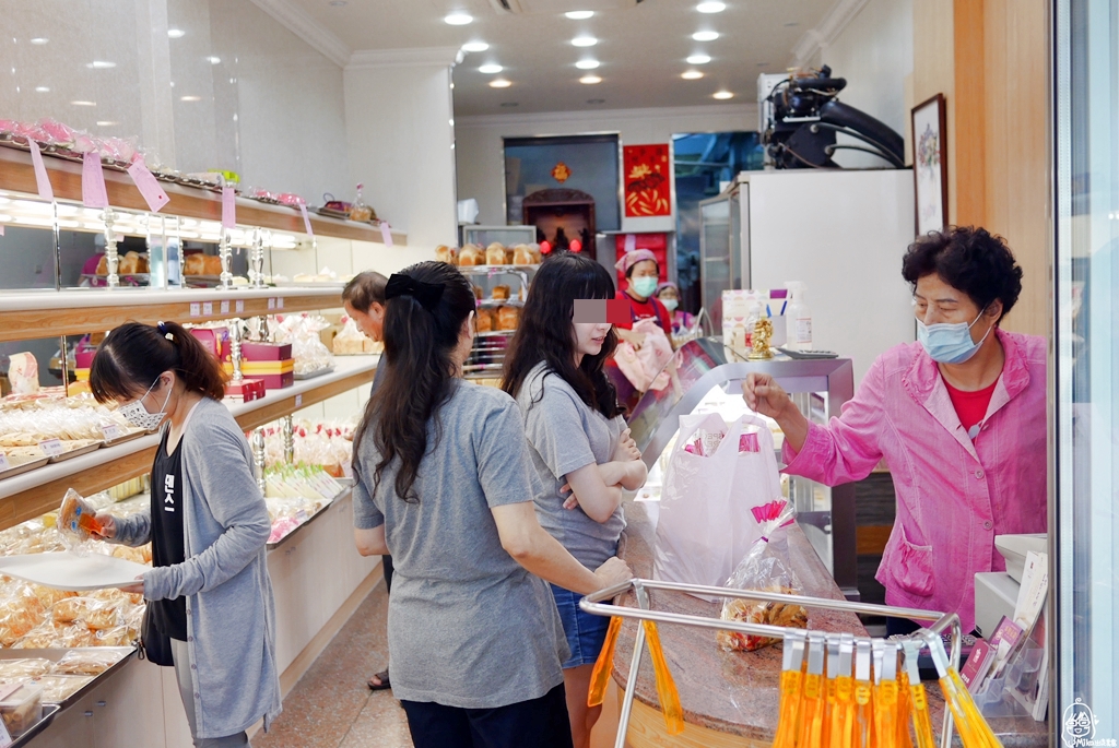 寶才食品行-芋頭控必買!在地老字號古早味蛋糕,團購超人氣的100%純芋泥捲 @靜兒貪吃遊玩愛分享 寶才食品行-芋頭控必買!在地老字號古早味蛋糕,團購超人氣的100%純芋泥捲 @靜兒貪吃遊玩愛分享