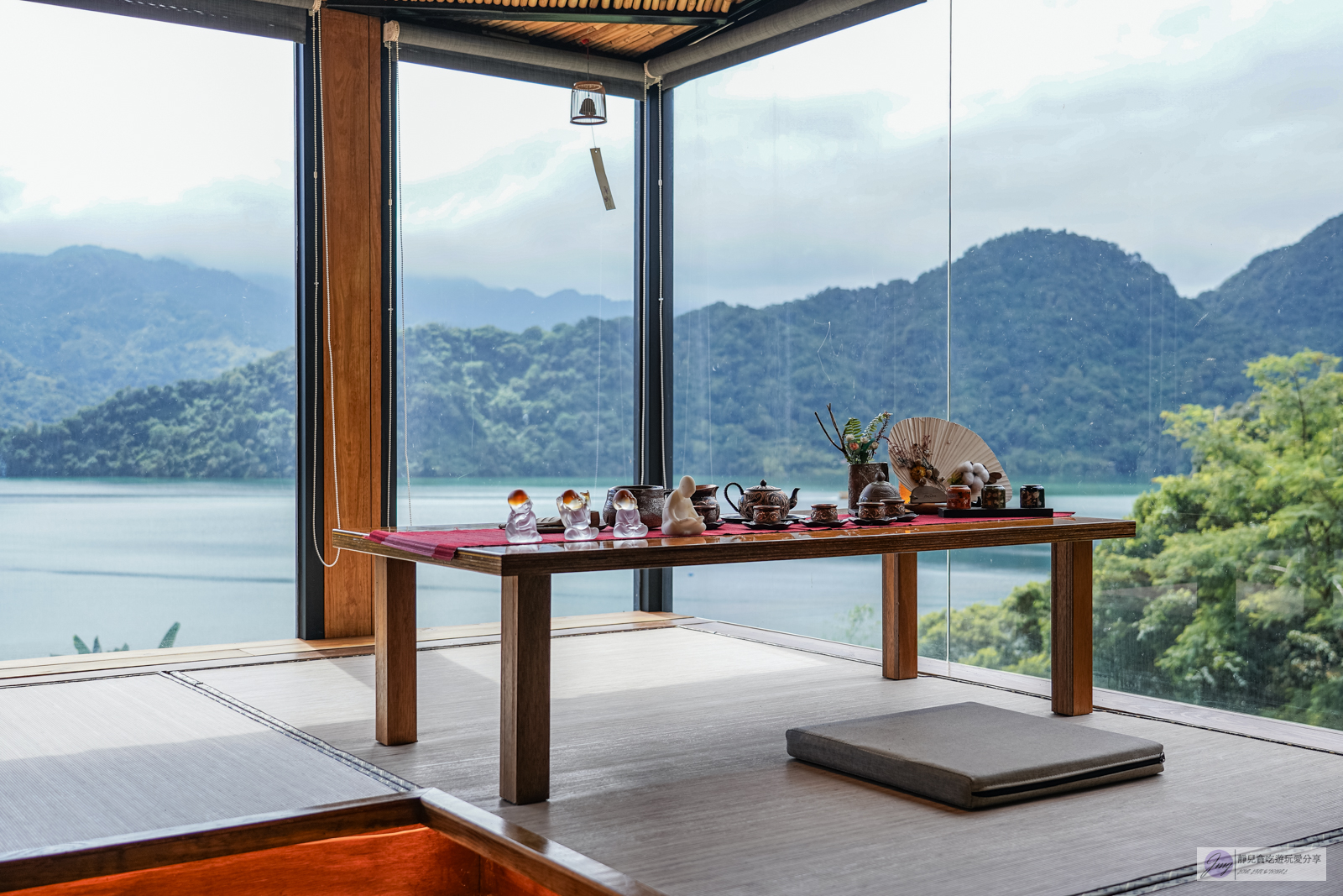 環湖咖啡好食 二館-預約制!一時段開放5組,270度絕美山湖美景,日式禪風座位裡吃拉麵 @靜兒貪吃遊玩愛分享 環湖咖啡好食 二館-預約制!一時段開放5組,270度絕美山湖美景,日式禪風座位裡吃拉麵 @靜兒貪吃遊玩愛分享