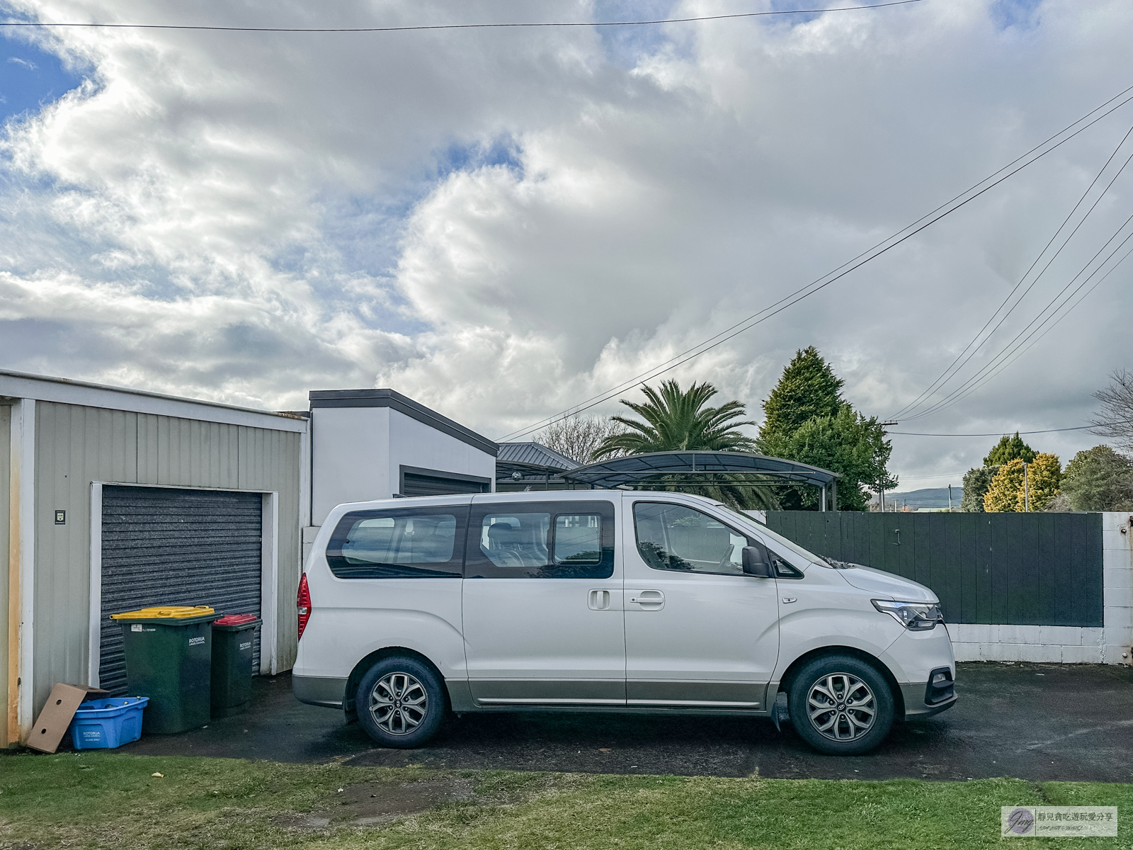 紐西蘭住宿-羅托魯瓦Rotorua-絕美歐式鄉村villa,平均一人一晚$1100,獨立大後院、開放式廚房、三間臥房的包棟民宿 @靜兒貪吃遊玩愛分享 紐西蘭住宿-羅托魯瓦Rotorua-絕美歐式鄉村villa,平均一人一晚$1100,獨立大後院、開放式廚房、三間臥房的包棟民宿 @靜兒貪吃遊玩愛分享