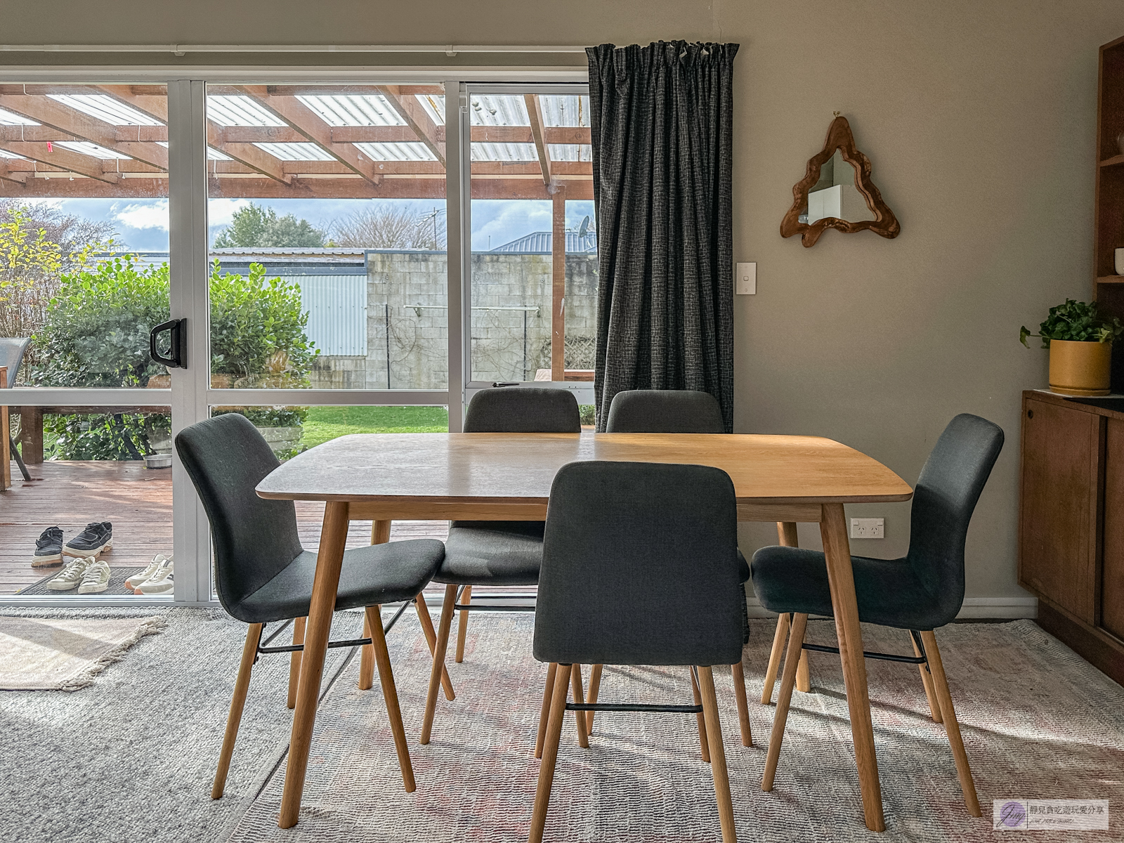 紐西蘭住宿-羅托魯瓦Rotorua-絕美歐式鄉村villa,平均一人一晚$1100,獨立大後院、開放式廚房、三間臥房的包棟民宿 @靜兒貪吃遊玩愛分享 紐西蘭住宿-羅托魯瓦Rotorua-絕美歐式鄉村villa,平均一人一晚$1100,獨立大後院、開放式廚房、三間臥房的包棟民宿 @靜兒貪吃遊玩愛分享