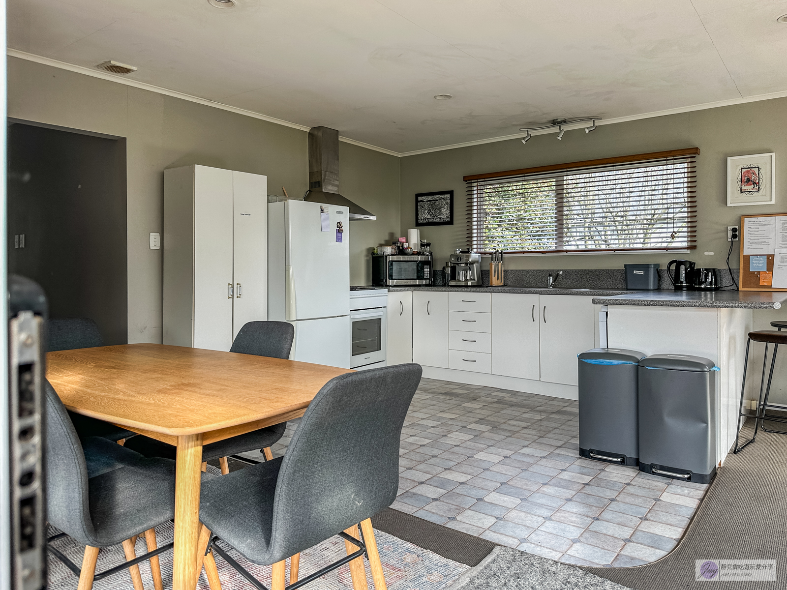 紐西蘭住宿-羅托魯瓦Rotorua-絕美歐式鄉村villa,平均一人一晚$1100,獨立大後院、開放式廚房、三間臥房的包棟民宿 @靜兒貪吃遊玩愛分享 紐西蘭住宿-羅托魯瓦Rotorua-絕美歐式鄉村villa,平均一人一晚$1100,獨立大後院、開放式廚房、三間臥房的包棟民宿 @靜兒貪吃遊玩愛分享