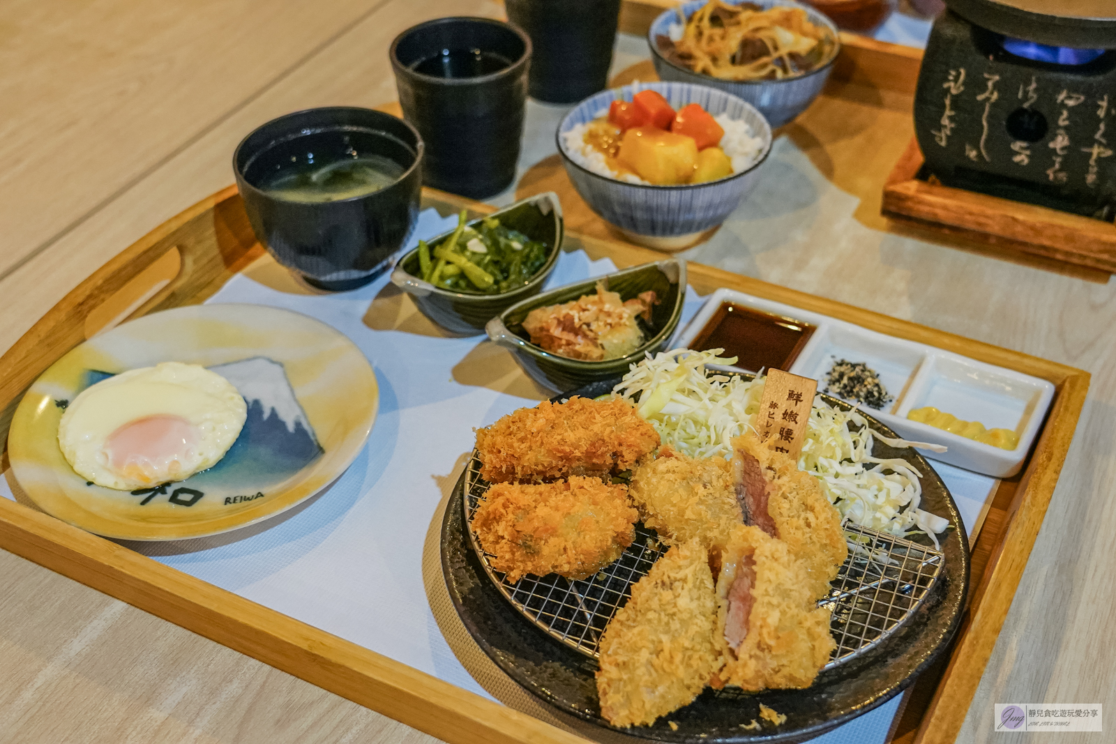 呷犇熟成牛力ツ。日式炸牛排專賣店-日式炸牛排，最低只要280元，免費自助吧咖哩、牛肉壽喜燒、味噌湯無限續 @靜兒貪吃遊玩愛分享