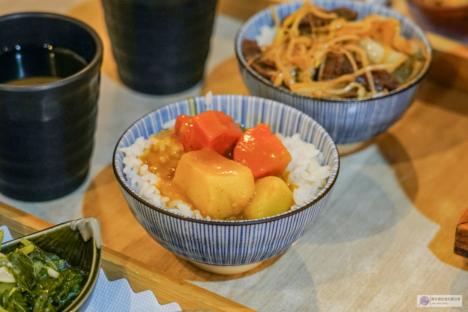 呷犇熟成牛力ツ。日式炸牛排專賣店-日式炸牛排，最低只要280元，免費自助吧咖哩、牛肉壽喜燒、味噌湯無限續 @靜兒貪吃遊玩愛分享