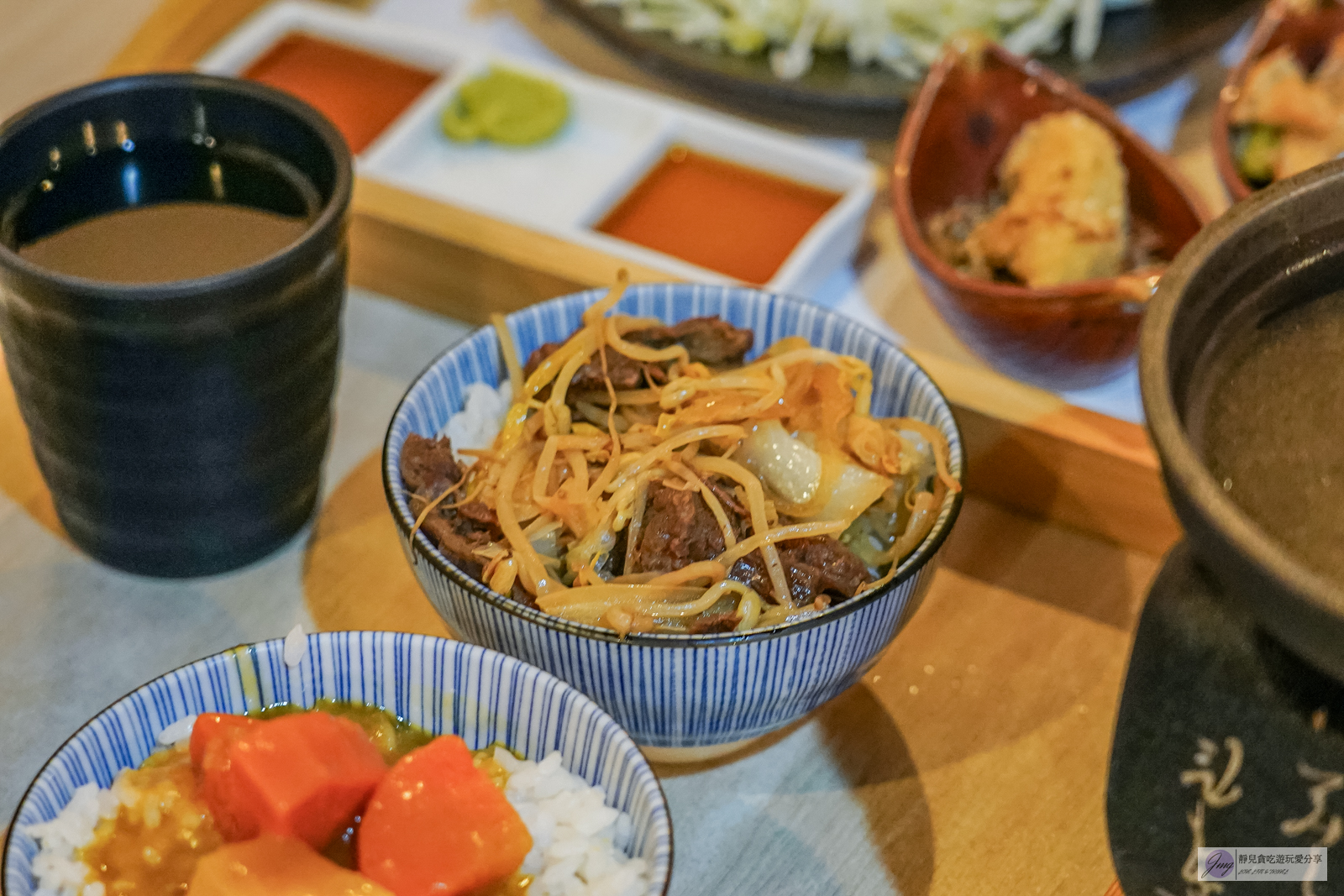 呷犇熟成牛力ツ。日式炸牛排專賣店-日式炸牛排，最低只要280元，免費自助吧咖哩、牛肉壽喜燒、味噌湯無限續 @靜兒貪吃遊玩愛分享
