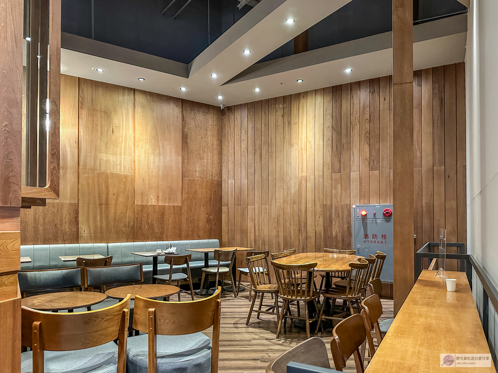 冉冉生活 Coppii Lumii living coffee 南港-不限時咖啡廳，煙燻青醬蕈菇烤餅、檸檬酪梨漢堡排推薦/鄰近南港軟體園區站 @靜兒貪吃遊玩愛分享