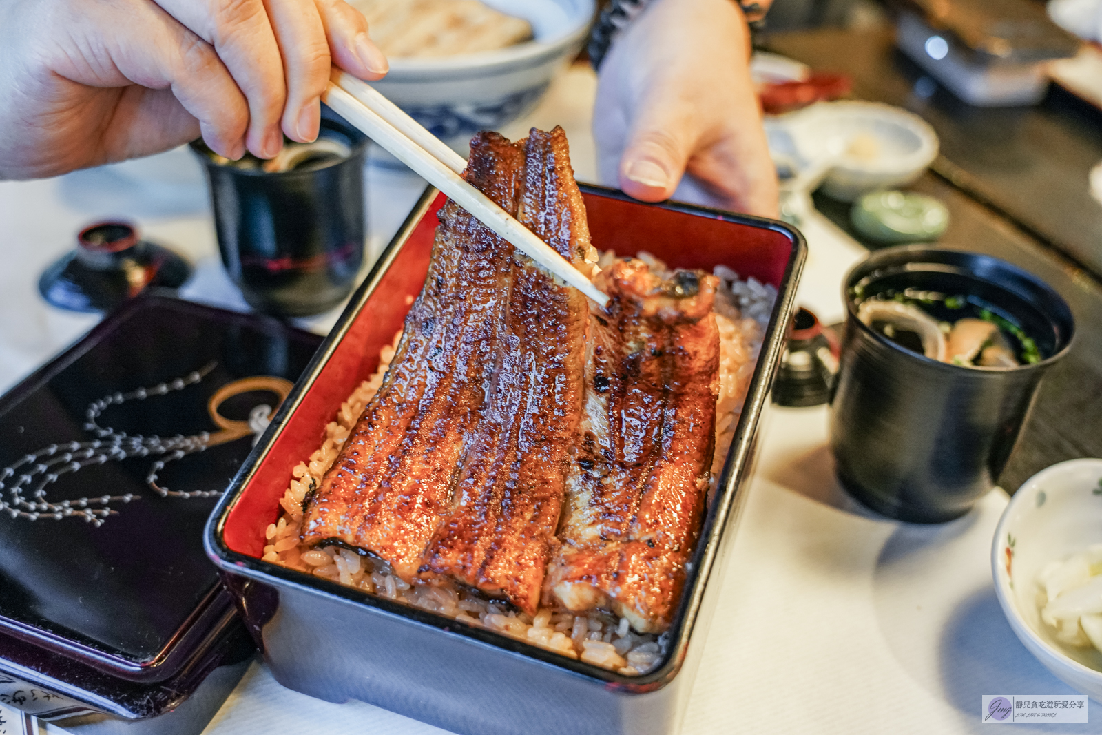 伊豆榮 本店-傳承到第九代百年老店！在地人氣排隊店，古法工匠燒烤及秘制醬汁的鰻魚專賣店/鄰近京成電鐵上野駅 @靜兒貪吃遊玩愛分享