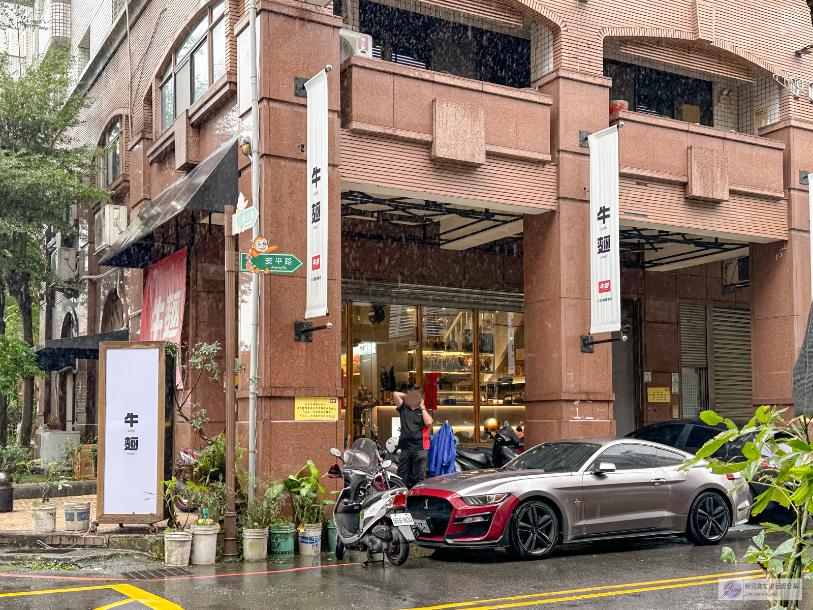 牛麵-DIY客製化牛肉麵!超推濃郁麻奶湯頭,湯濃肉大塊,平日中午人潮也不少/鄰近羅東車站 @靜兒貪吃遊玩愛分享 牛麵-DIY客製化牛肉麵!超推濃郁麻奶湯頭,湯濃肉大塊,平日中午人潮也不少/鄰近羅東車站 @靜兒貪吃遊玩愛分享