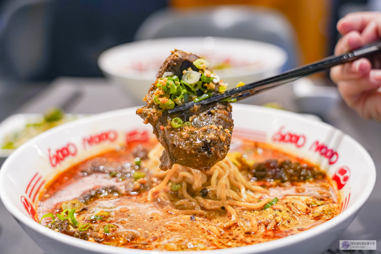 牛麵-DIY客製化牛肉麵！超推濃郁麻奶湯頭，湯濃肉大塊，平日中午人潮也不少/鄰近羅東車站 @靜兒貪吃遊玩愛分享