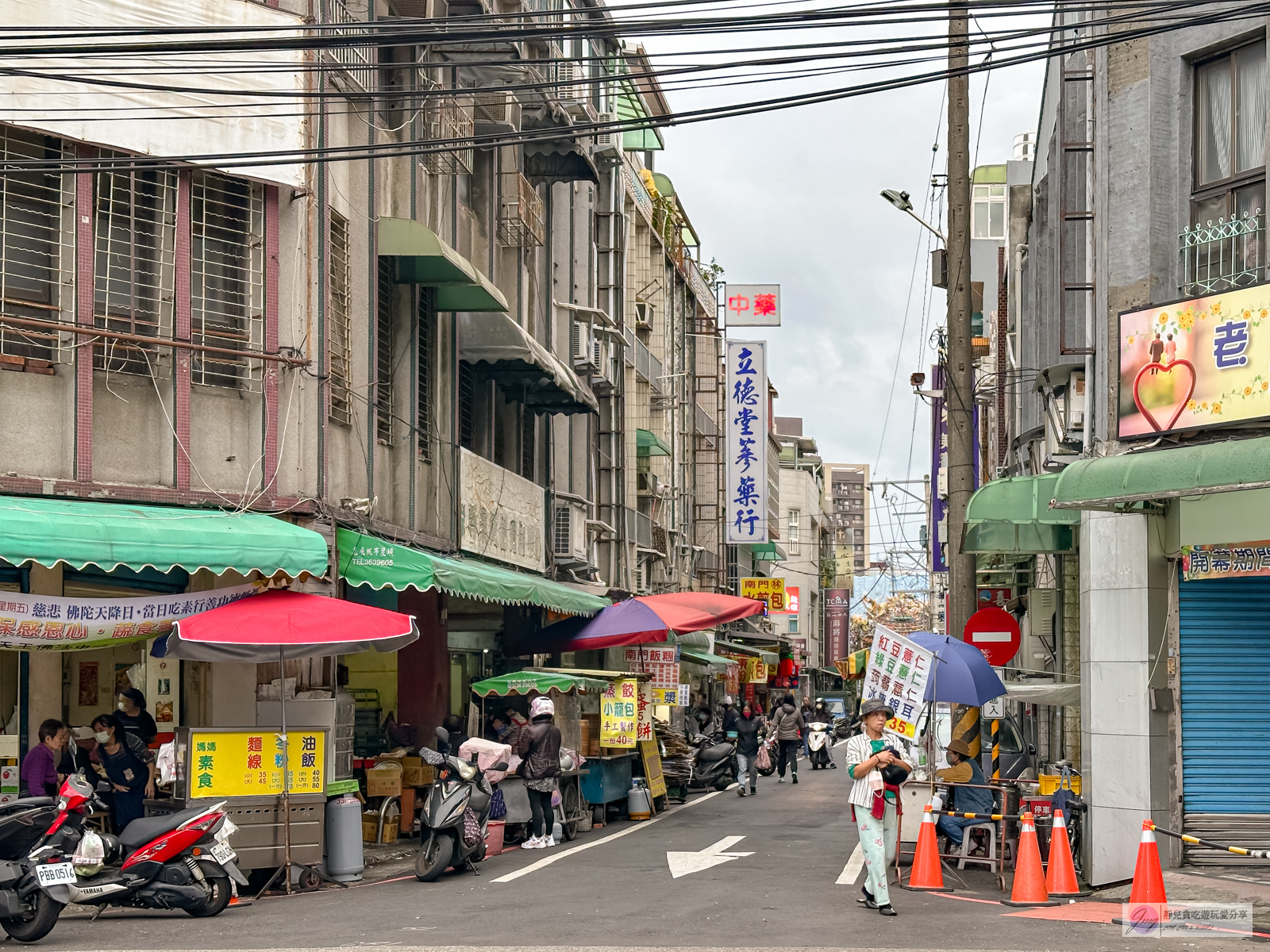 桃園南門市場|在地人推這5攤!銅板平價美食,水煎包、飯糰、麵糊蛋餅、廣東腸粉早餐一條街 @靜兒貪吃遊玩愛分享 桃園南門市場|在地人推這5攤!銅板平價美食,水煎包、飯糰、麵糊蛋餅、廣東腸粉早餐一條街 @靜兒貪吃遊玩愛分享