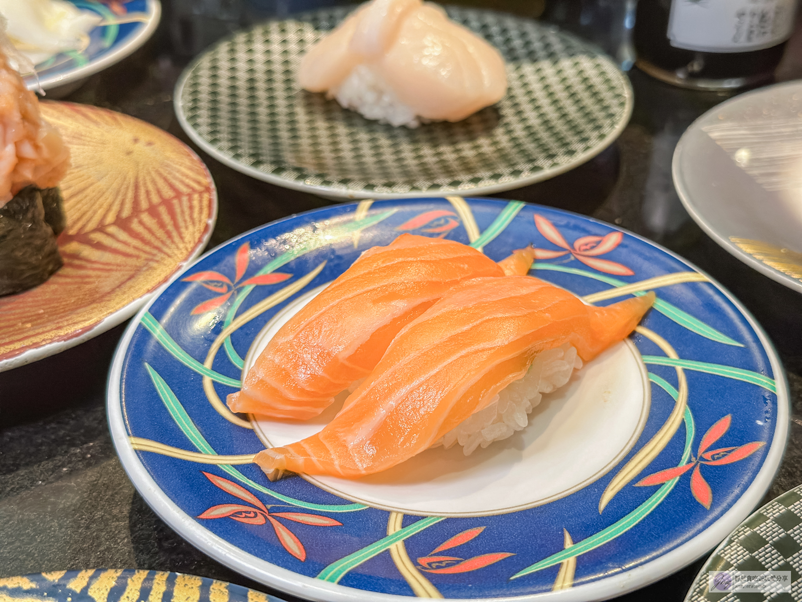 三浦三崎港上野店-在地人氣排隊壽司店！料爆多的平價迴轉壽司，高CP值必吃美食 @靜兒貪吃遊玩愛分享