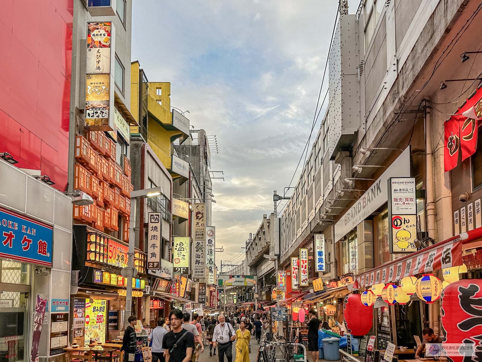 三浦三崎港上野店-在地人氣排隊壽司店！料爆多的平價迴轉壽司，高CP值必吃美食 @靜兒貪吃遊玩愛分享