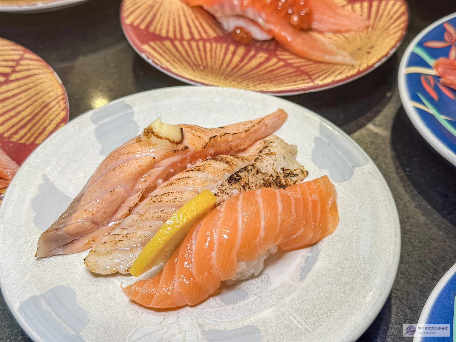 三浦三崎港上野店-在地人氣排隊壽司店！料爆多的平價迴轉壽司，高CP值必吃美食 @靜兒貪吃遊玩愛分享