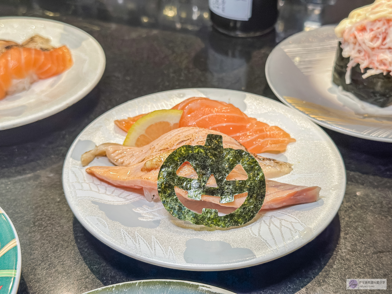 三浦三崎港上野店-在地人氣排隊壽司店！料爆多的平價迴轉壽司，高CP值必吃美食 @靜兒貪吃遊玩愛分享