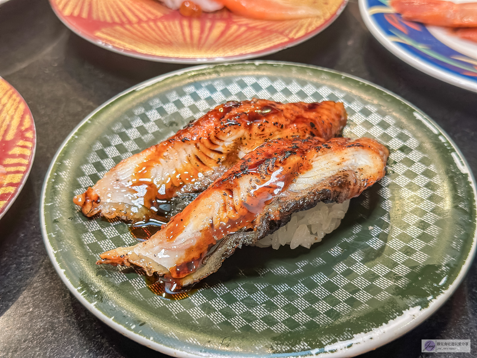 三浦三崎港上野店-在地人氣排隊壽司店！料爆多的平價迴轉壽司，高CP值必吃美食 @靜兒貪吃遊玩愛分享