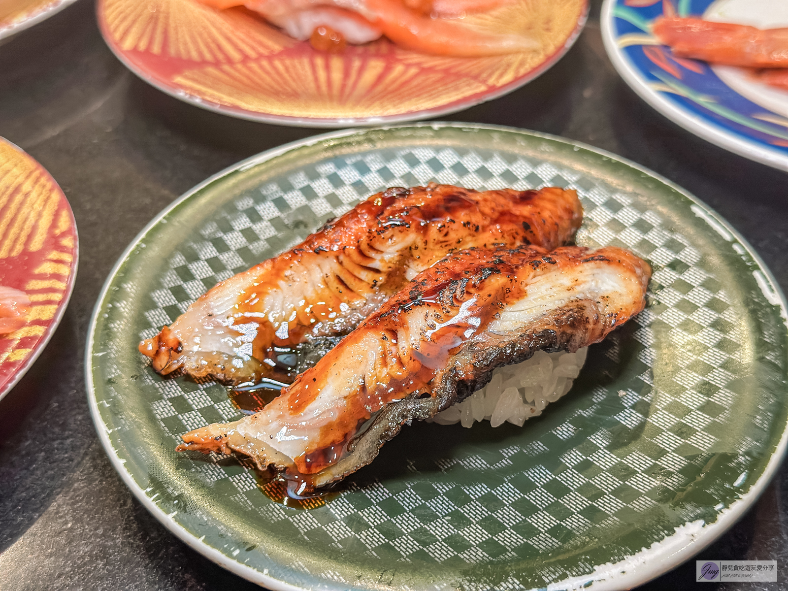 三浦三崎港上野店-在地人氣排隊壽司店！料爆多的平價迴轉壽司，高CP值必吃美食 @靜兒貪吃遊玩愛分享