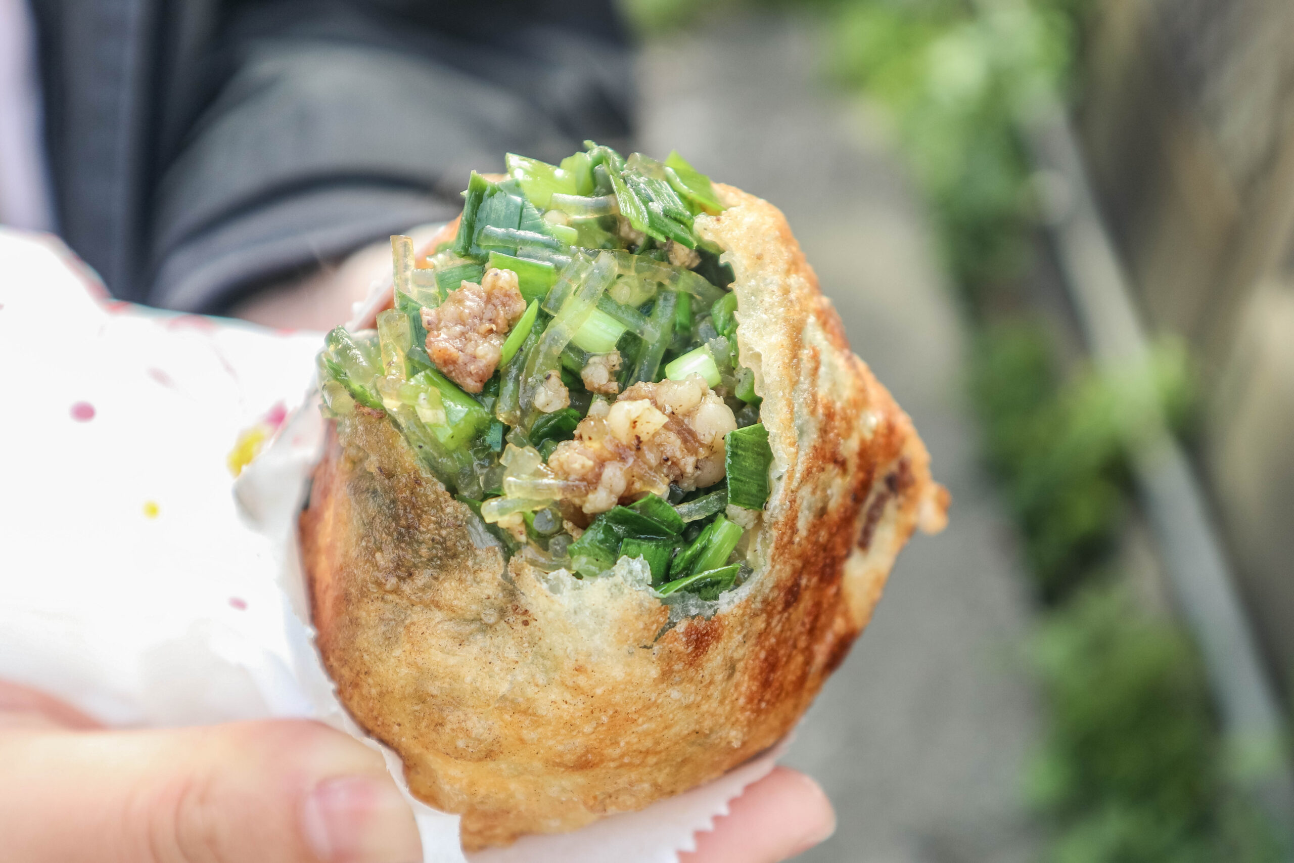 王記煎包蛋餅-在地人氣排隊店!聖母廟對面,煎包一顆20元,必吃爆料煎包、手桿蛋餅/鄰近通霄菜市場 @靜兒貪吃遊玩愛分享 王記煎包蛋餅-在地人氣排隊店!聖母廟對面,煎包一顆20元,必吃爆料煎包、手桿蛋餅/鄰近通霄菜市場 @靜兒貪吃遊玩愛分享