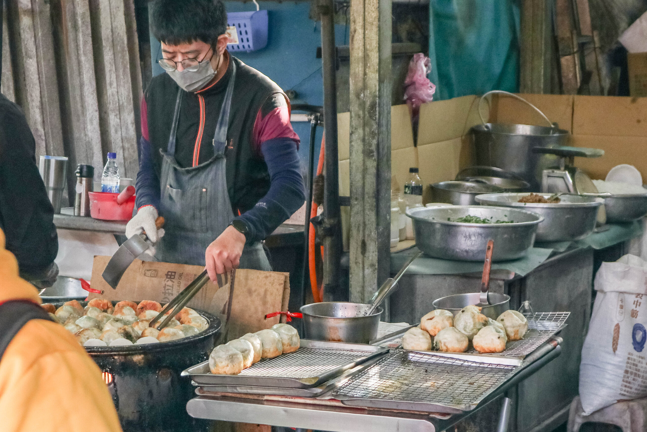 王記煎包蛋餅-在地人氣排隊店!聖母廟對面,煎包一顆20元,必吃爆料煎包、手桿蛋餅/鄰近通霄菜市場 @靜兒貪吃遊玩愛分享 王記煎包蛋餅-在地人氣排隊店!聖母廟對面,煎包一顆20元,必吃爆料煎包、手桿蛋餅/鄰近通霄菜市場 @靜兒貪吃遊玩愛分享