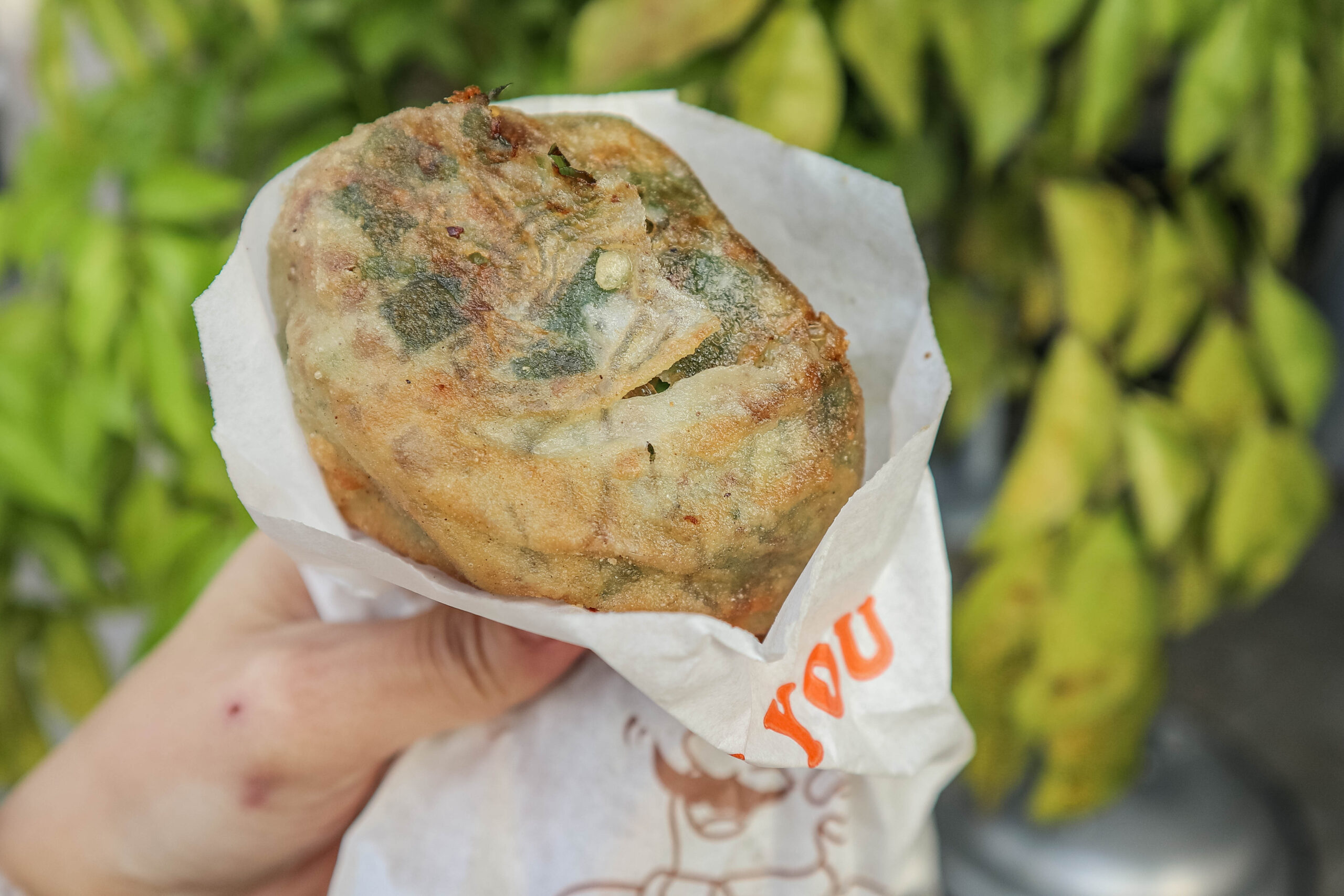 賴家煎包-金黃酥脆三角立體煎包，內餡滿滿像韭菜盒子的煎包/鄰近慈惠宮 @靜兒貪吃遊玩愛分享