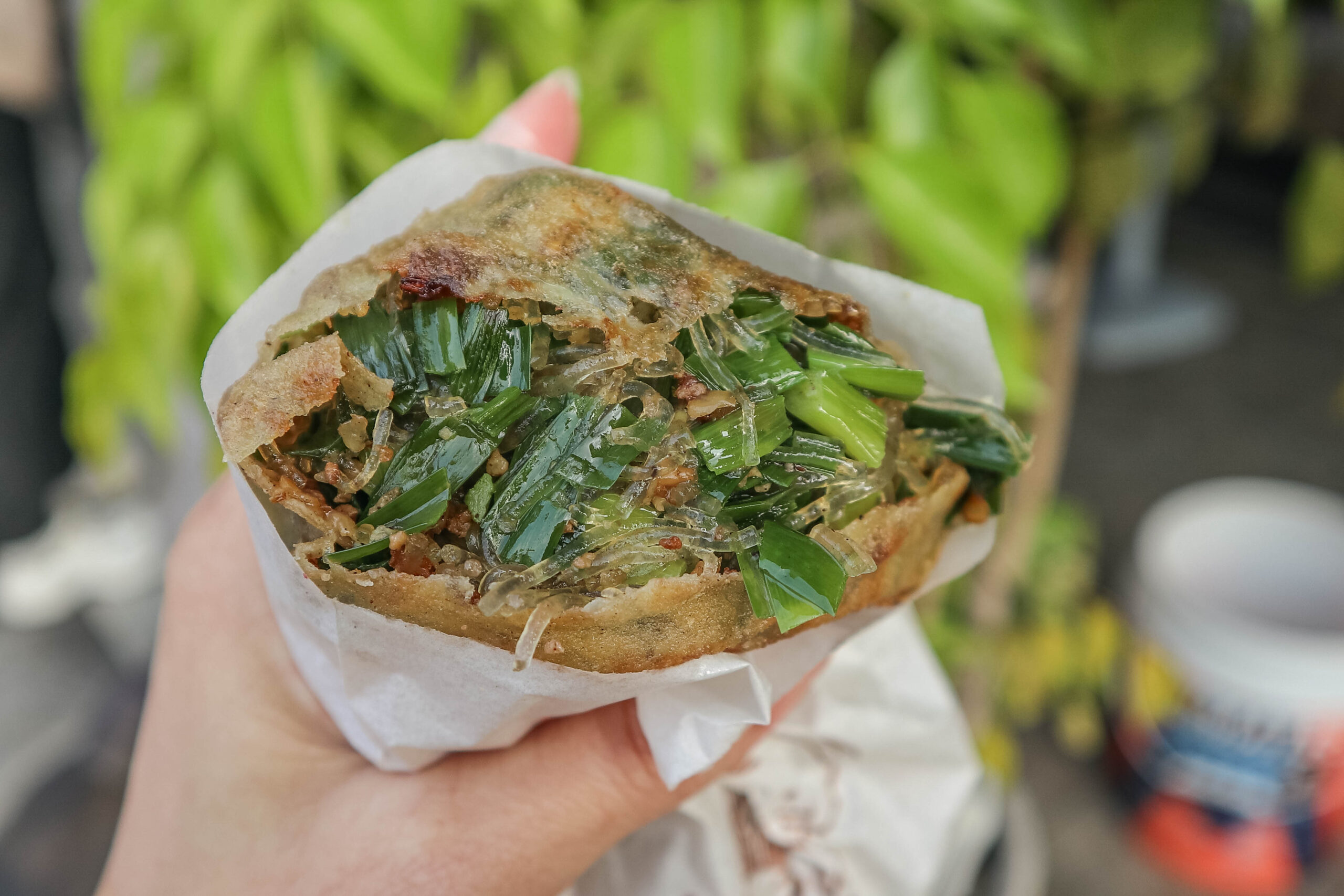 賴家煎包-金黃酥脆三角立體煎包，內餡滿滿像韭菜盒子的煎包/鄰近慈惠宮 @靜兒貪吃遊玩愛分享