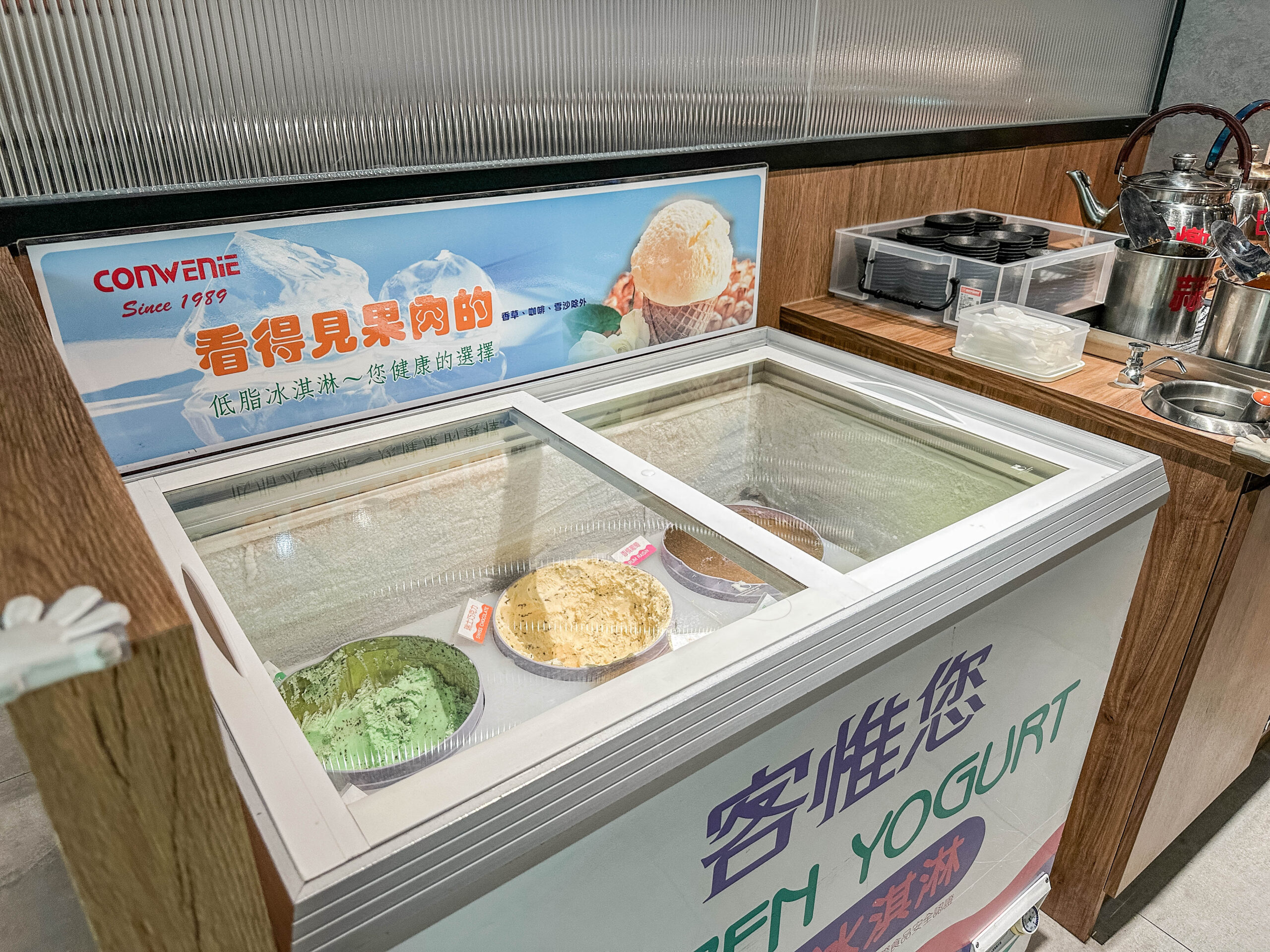 耀武羊威-羊肉爐599吃到飽！多達7種羊肉部位、6款湯底、30種蔬菜火鍋料自助吧可選，獨創新疆手撕羊肉，越冷人潮越多/鄰近中路特區 @靜兒貪吃遊玩愛分享
