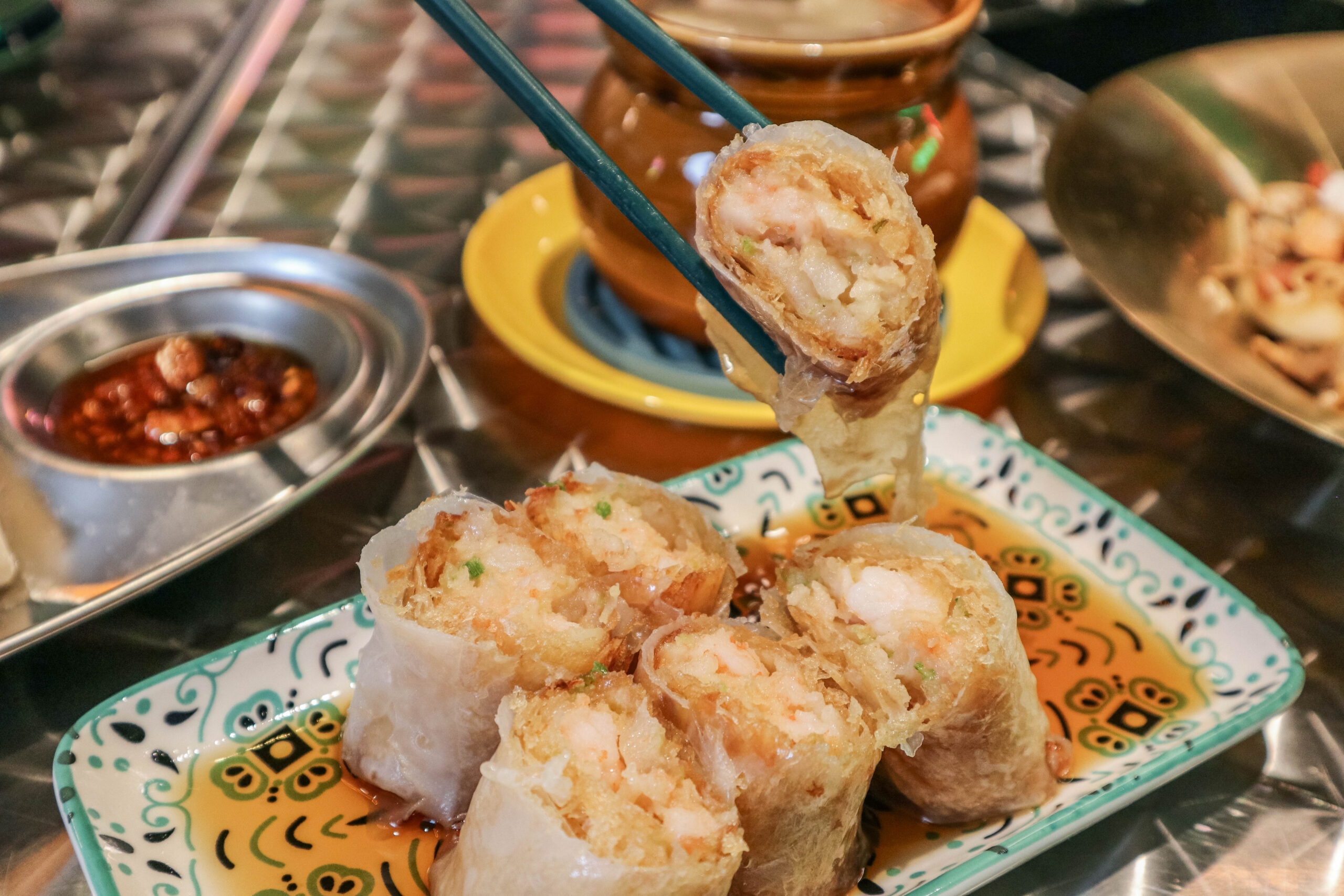 三灣仔冰室-網評超道地的港點！平日用餐依舊客滿，港式復古懷舊的港飲料理店/鄰近藝文特區 @靜兒貪吃遊玩愛分享