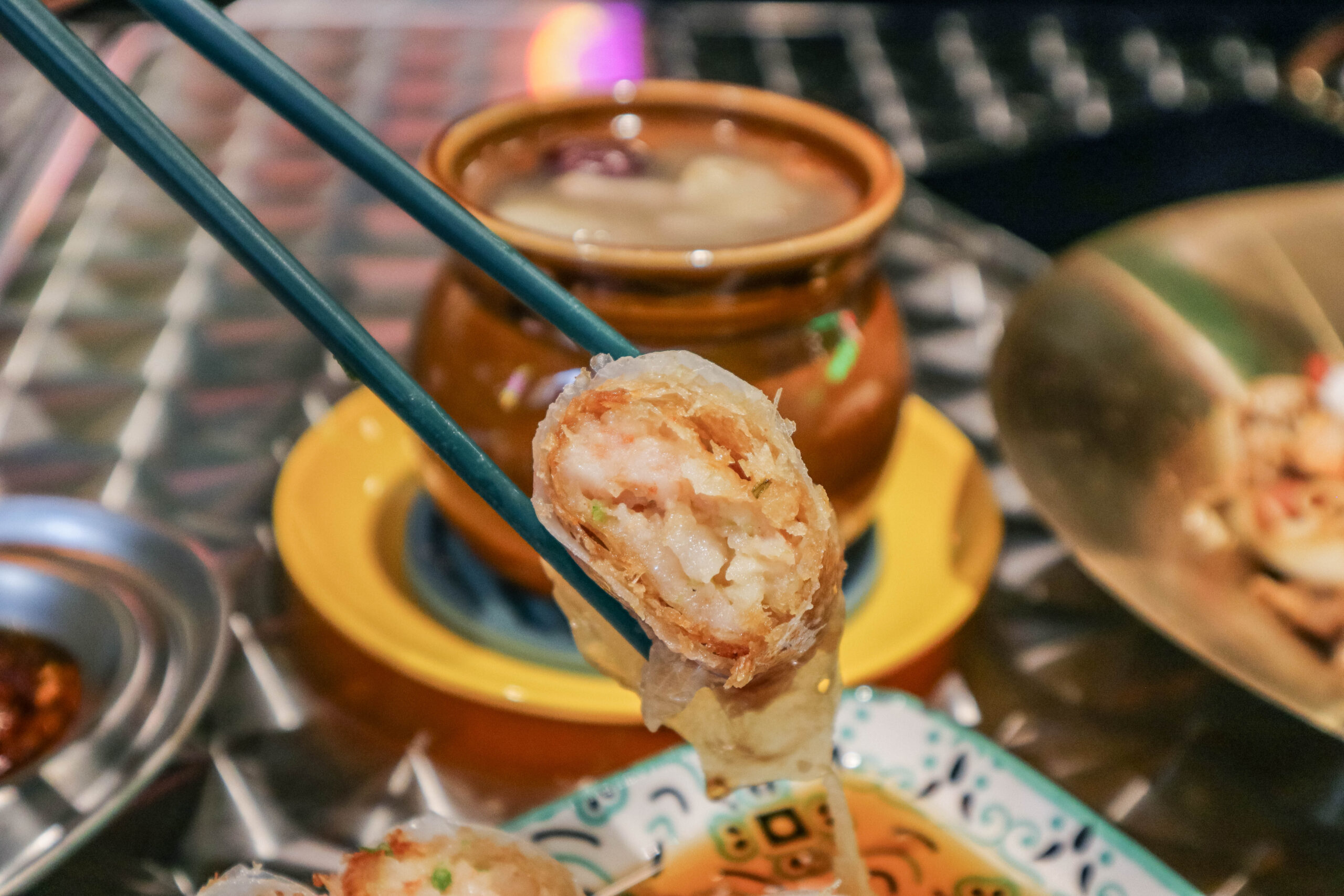 三灣仔冰室-網評超道地的港點！平日用餐依舊客滿，港式復古懷舊的港飲料理店/鄰近藝文特區 @靜兒貪吃遊玩愛分享
