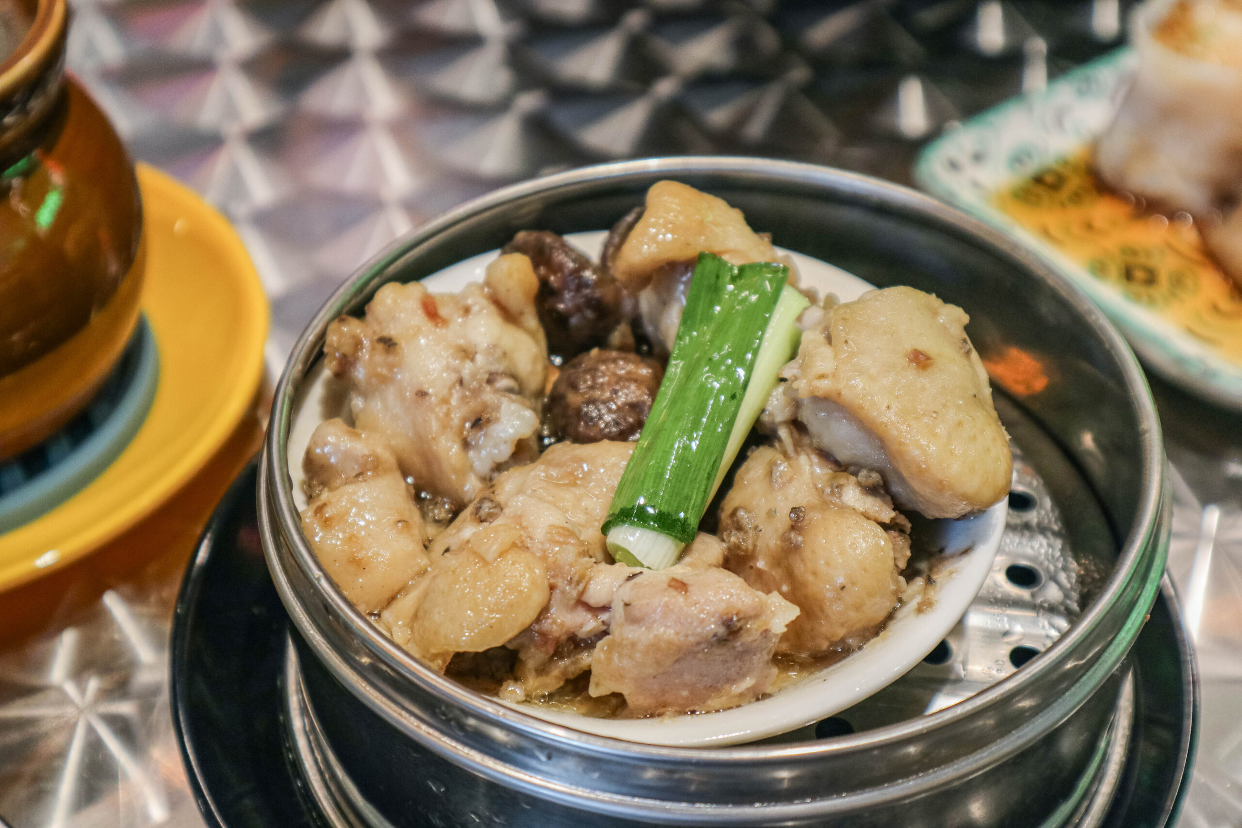 三灣仔冰室-網評超道地的港點！平日用餐依舊客滿，港式復古懷舊的港飲料理店/鄰近藝文特區 @靜兒貪吃遊玩愛分享