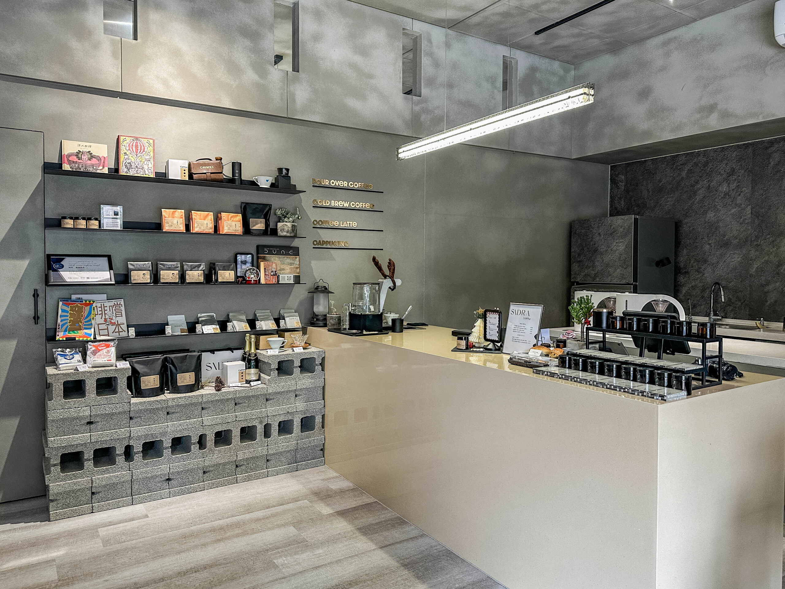 SIDRA COFFEE ROASTER-隱藏住宅大樓內！多達15種以上精品咖啡，低調質感輕工業風，海鹽奶油捲/鄰近風禾公園 @靜兒貪吃遊玩愛分享