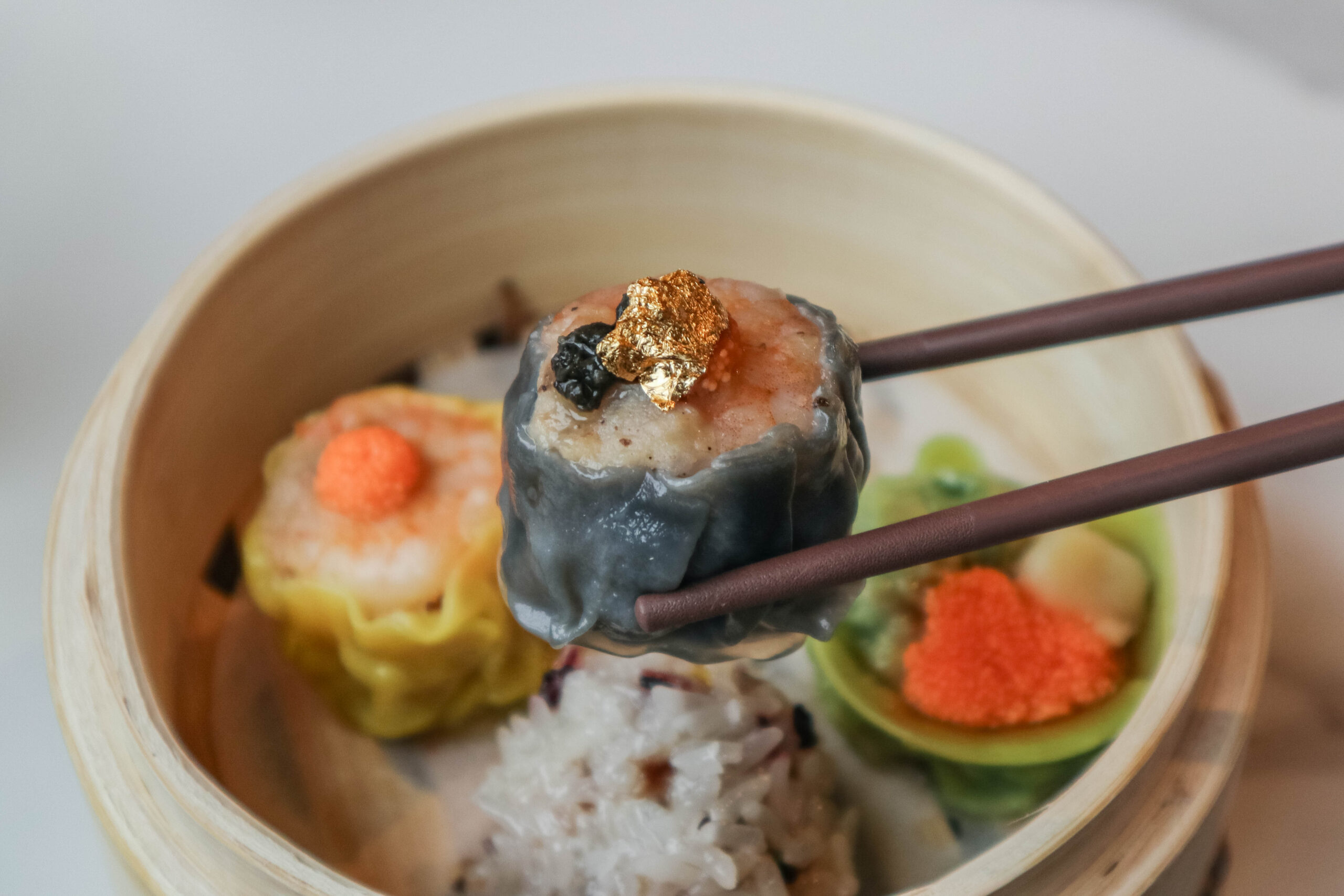 貍小籠點心專門店 LI XIAO LONG-文青質感港式飲茶，繽紛馬卡龍爆漿流沙包，永樂市場美食/鄰近月老霞海城隍廟 @靜兒貪吃遊玩愛分享
