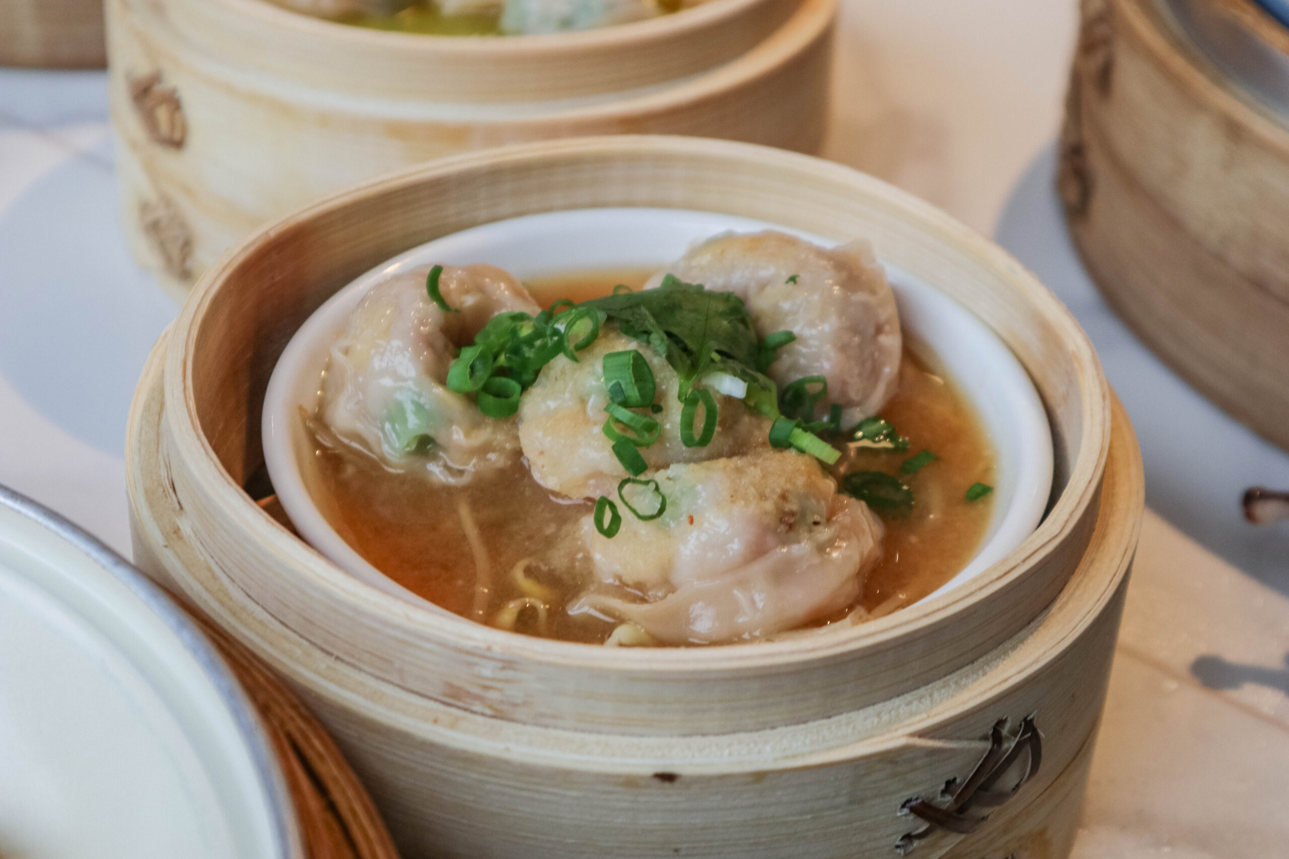 貍小籠點心專門店 LI XIAO LONG-文青質感港式飲茶，繽紛馬卡龍爆漿流沙包，永樂市場美食/鄰近月老霞海城隍廟 @靜兒貪吃遊玩愛分享