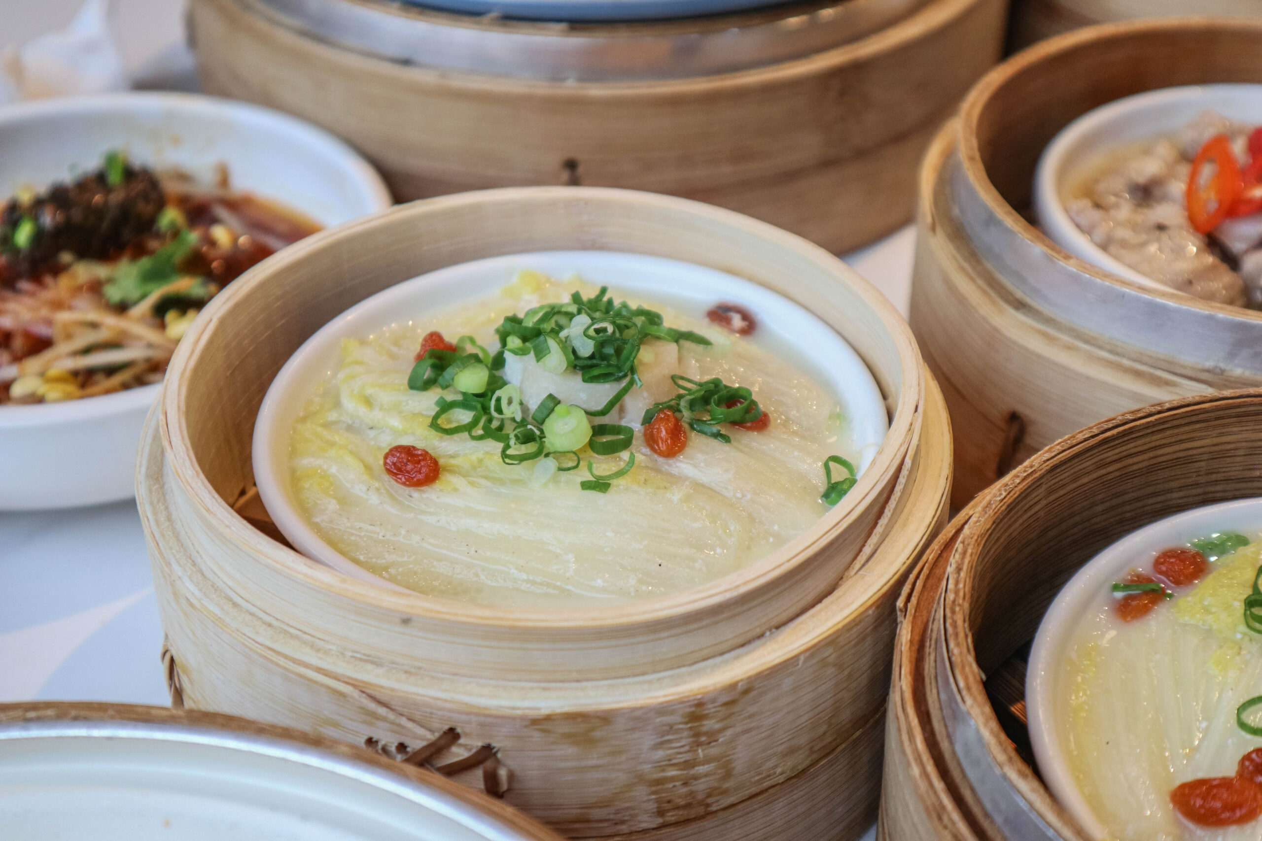 貍小籠點心專門店 LI XIAO LONG-文青質感港式飲茶，繽紛馬卡龍爆漿流沙包，永樂市場美食/鄰近月老霞海城隍廟 @靜兒貪吃遊玩愛分享
