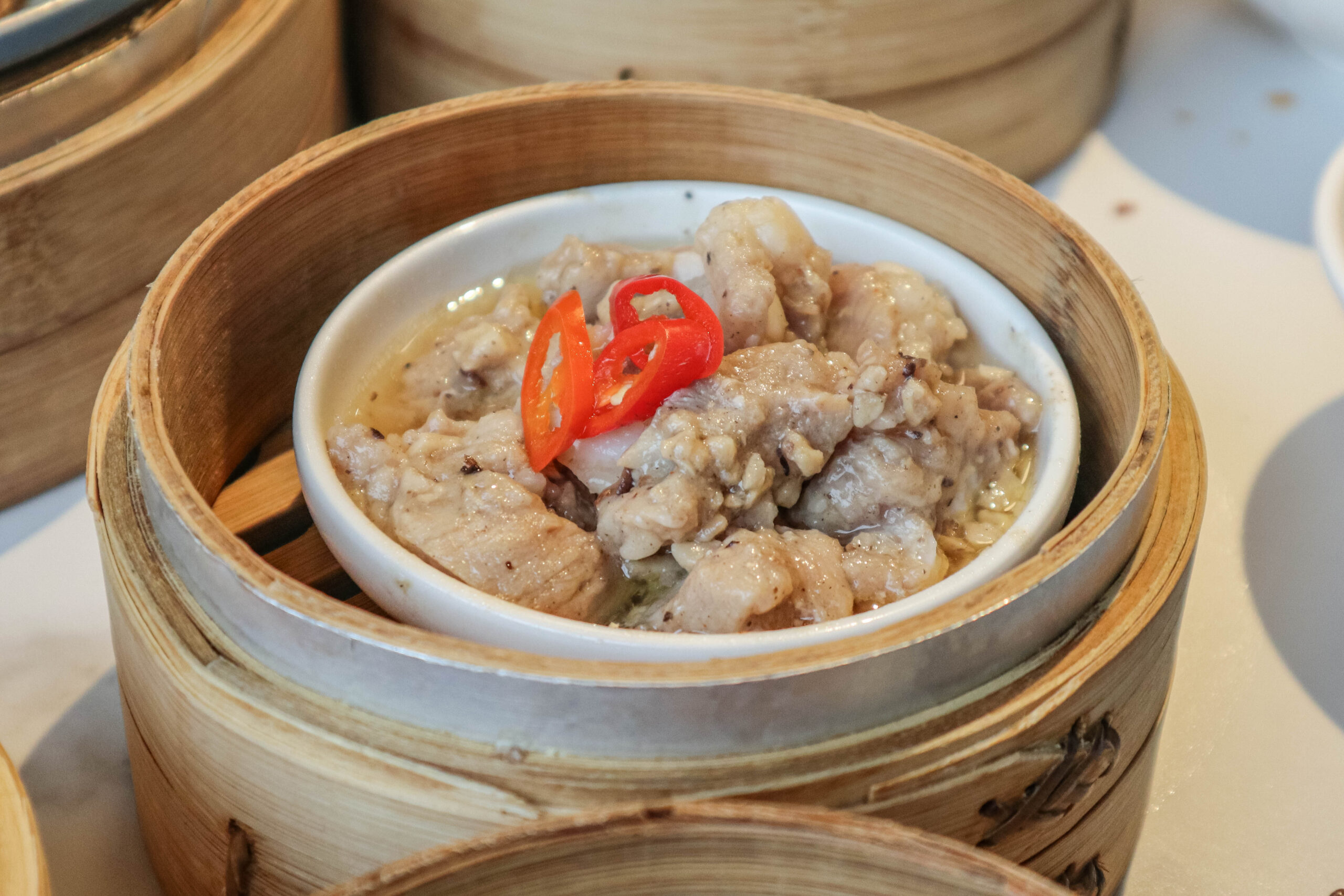 貍小籠點心專門店 LI XIAO LONG-文青質感港式飲茶，繽紛馬卡龍爆漿流沙包，永樂市場美食/鄰近月老霞海城隍廟 @靜兒貪吃遊玩愛分享