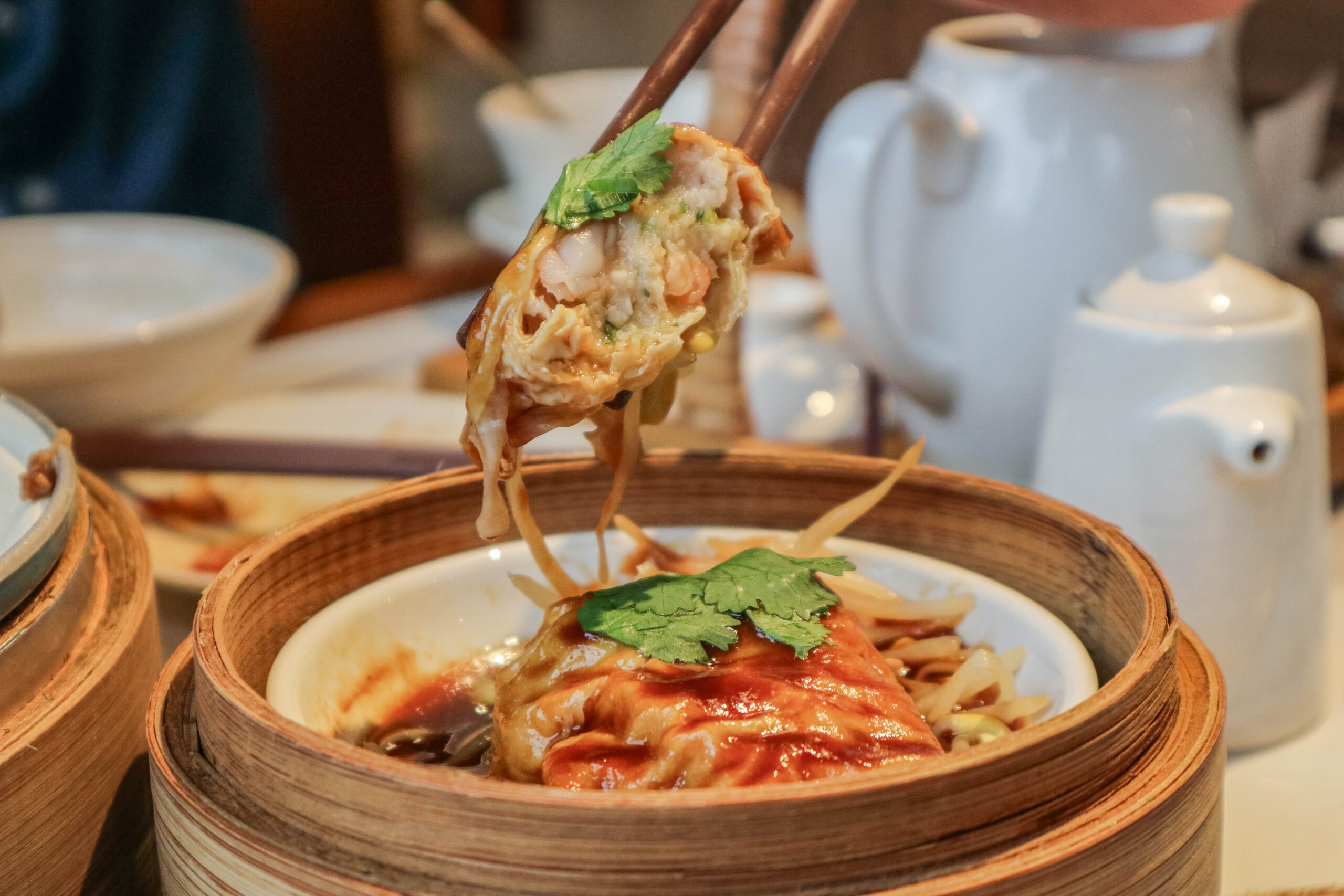 貍小籠點心專門店 LI XIAO LONG-文青質感港式飲茶，繽紛馬卡龍爆漿流沙包，永樂市場美食/鄰近月老霞海城隍廟 @靜兒貪吃遊玩愛分享