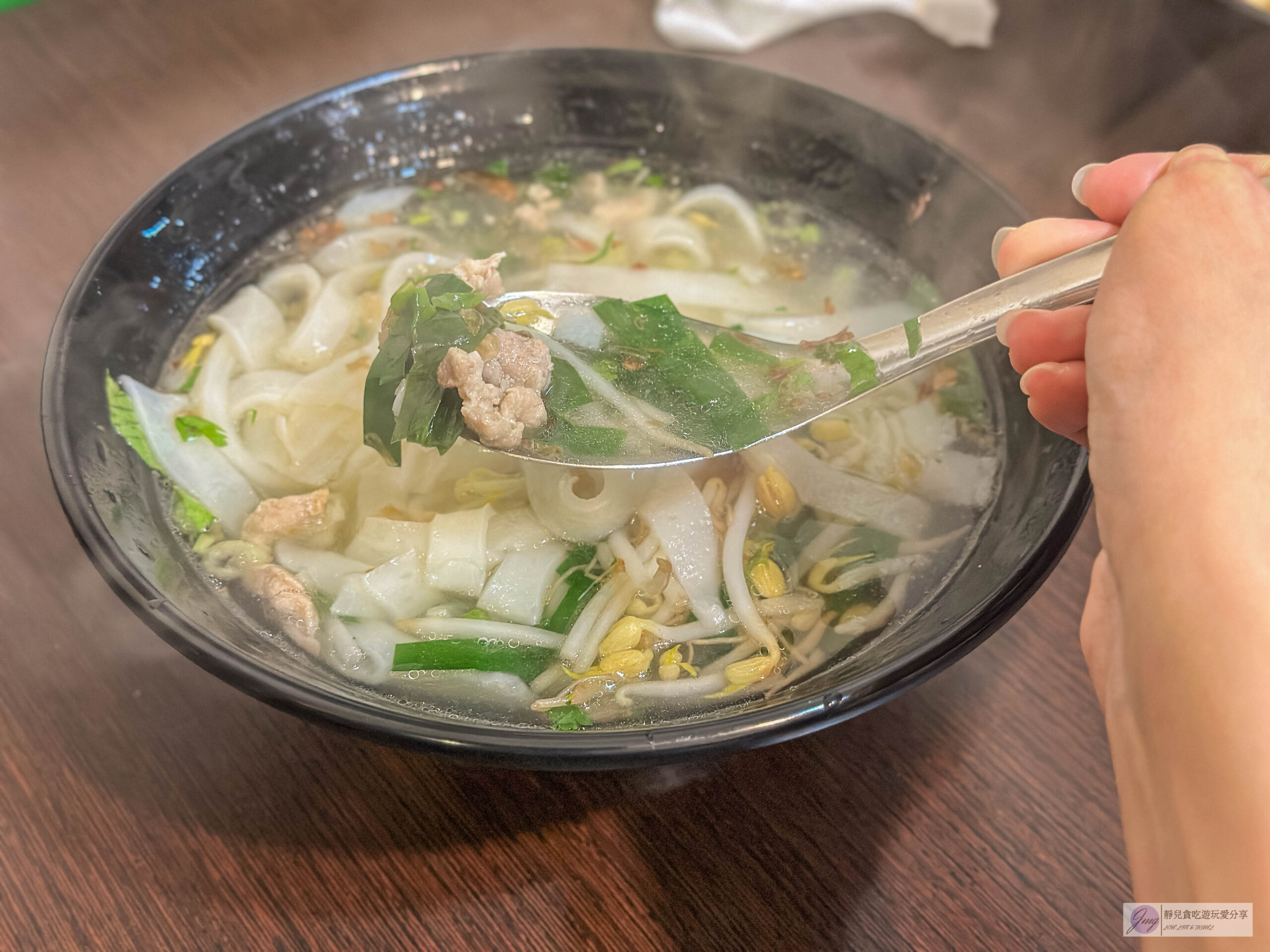 葉媽媽客家湯圓-在地人氣排隊店！家常客家小炒料理，湯粄條、炒山豬肉都不錯/內灣老街美食 @靜兒貪吃遊玩愛分享