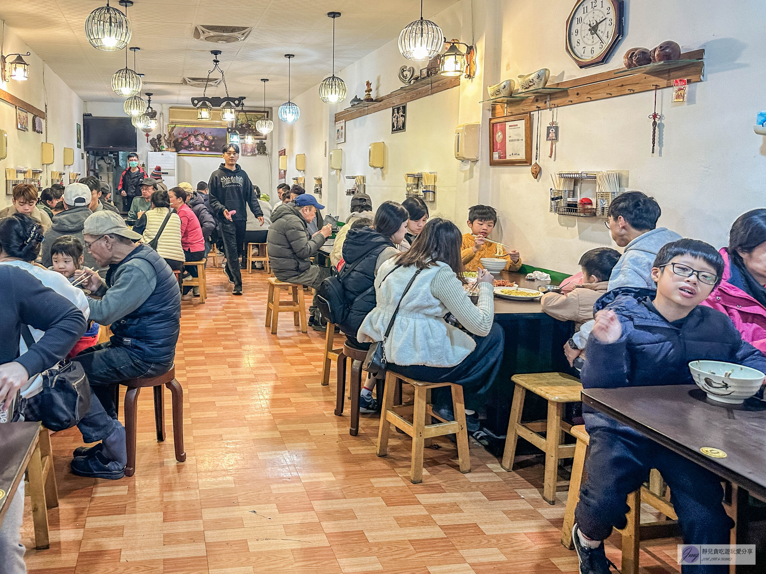 葉媽媽客家湯圓-在地人氣排隊店！家常客家小炒料理，湯粄條、炒山豬肉都不錯/內灣老街美食 @靜兒貪吃遊玩愛分享
