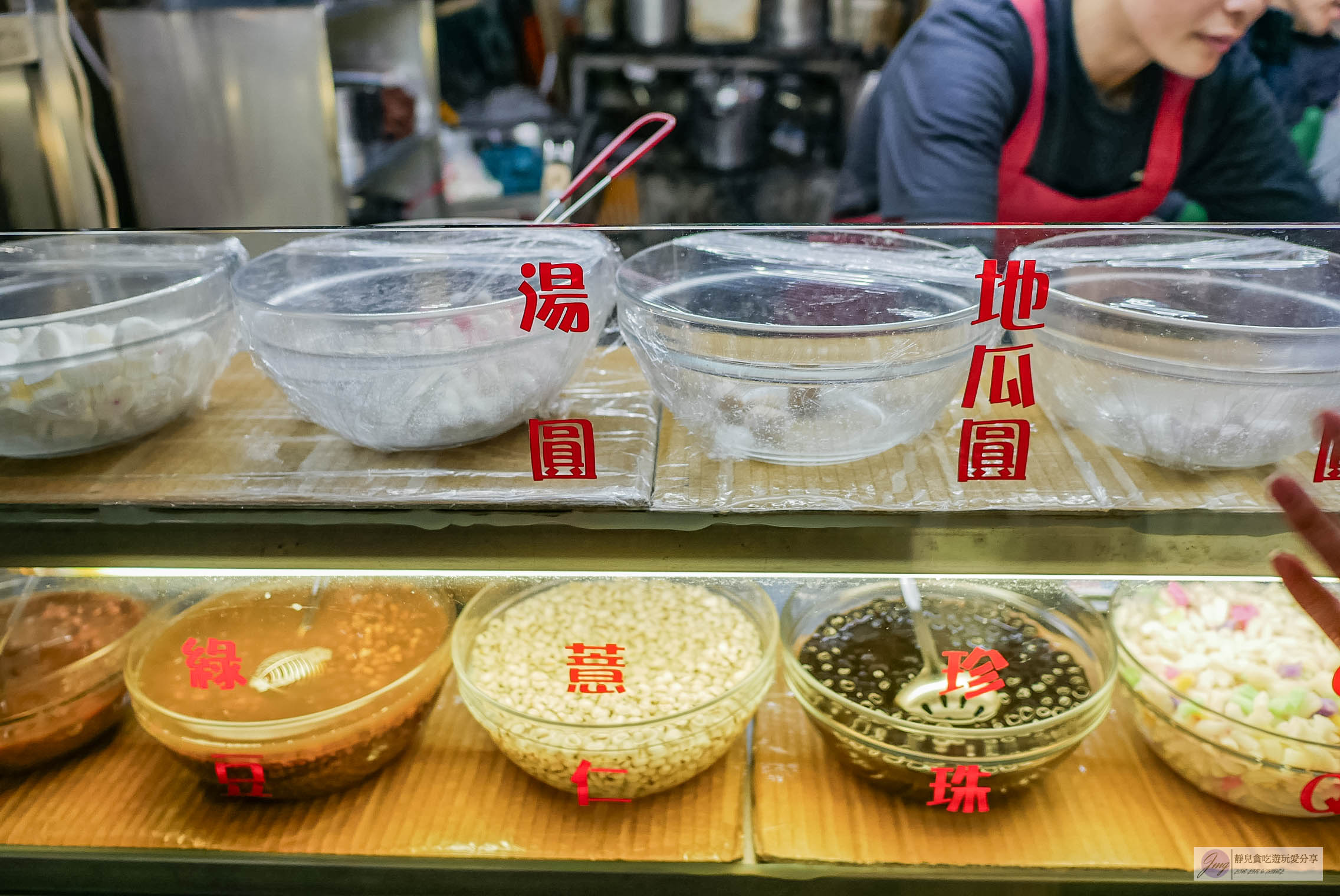 冷凍酷-冬天來碗暖呼呼的甜湯，夏天則是消暑的雪花冰，一碗45元的古早味紅豆湯圓/中原夜市美食 @靜兒貪吃遊玩愛分享