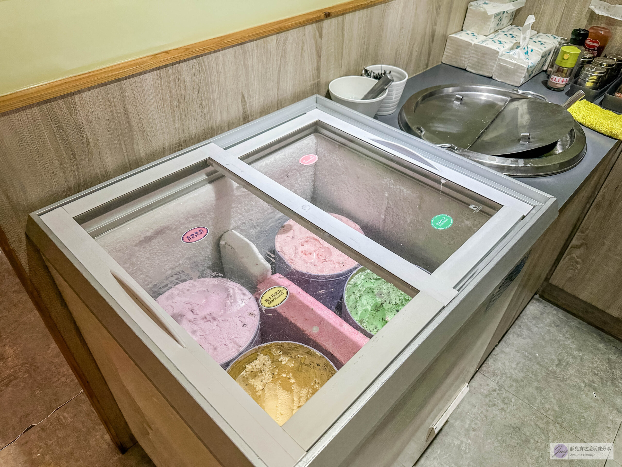 御鼎牛排創意料理-隱藏巷弄內！牛排最低只要185元，超厚沙朗牛排，平價台式人氣排隊鐵板牛排，高CP值自助吧無限吃到飽/中原夜市美食 @靜兒貪吃遊玩愛分享