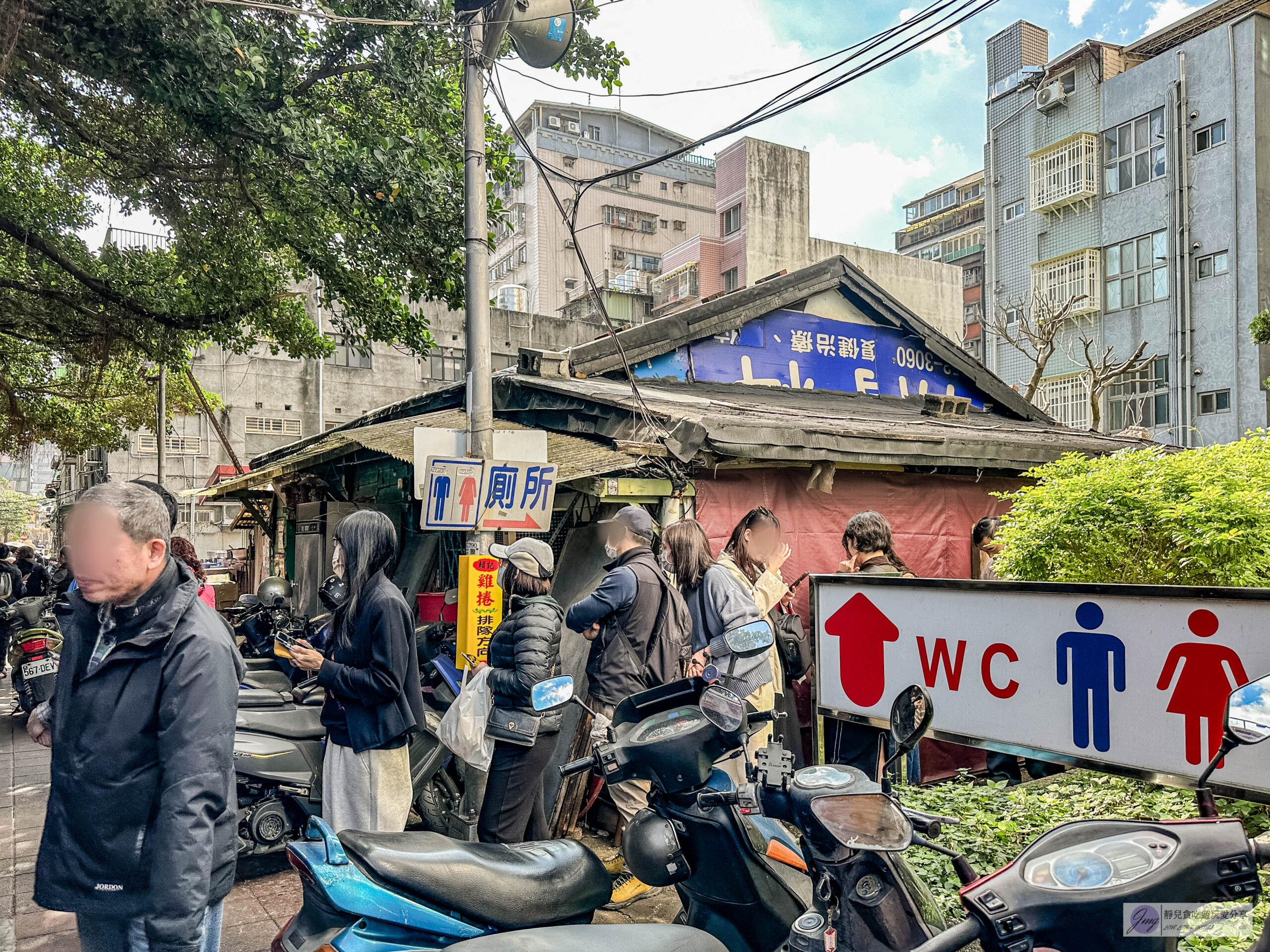賴記雞卷-現卷現炸的排隊雞卷，韓綜「黑白大廚」白種元推薦小吃，一條只要70元/慈聖宮美食街 @靜兒貪吃遊玩愛分享