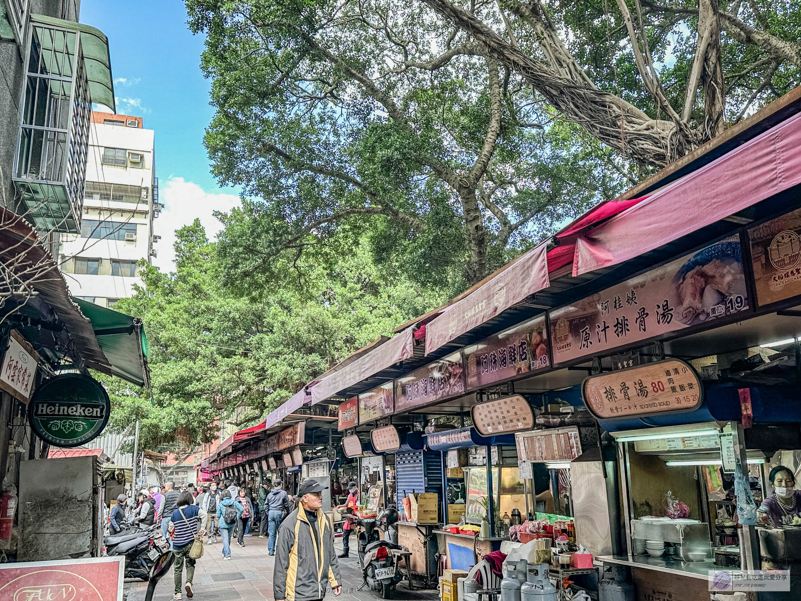 吳媽媽古早味豬血湯-在地40多年老店！傳承第三代的古早味，炒米粉配豬血湯絕配/慈聖宮美食街 @靜兒貪吃遊玩愛分享