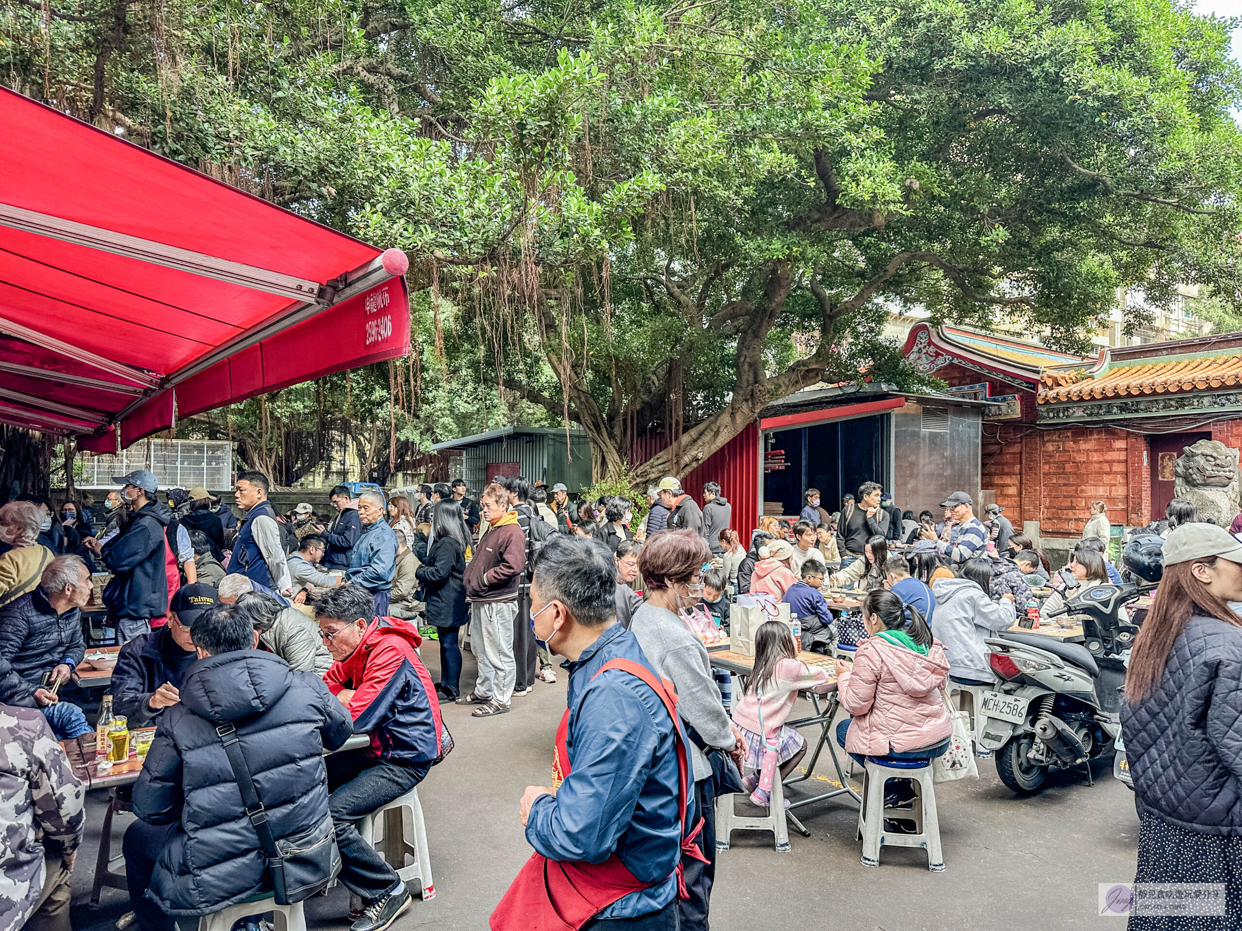 吳媽媽古早味豬血湯-在地40多年老店！傳承第三代的古早味，炒米粉配豬血湯絕配/慈聖宮美食街 @靜兒貪吃遊玩愛分享