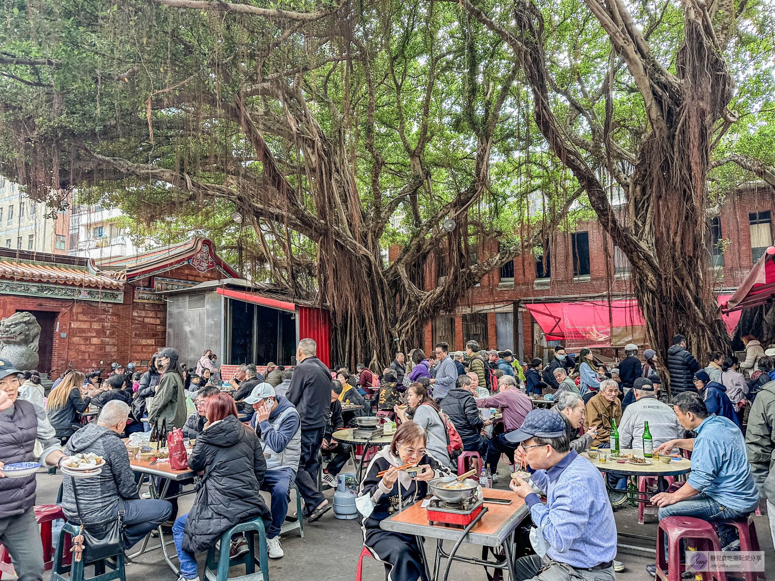 吳媽媽古早味豬血湯-在地40多年老店！傳承第三代的古早味，炒米粉配豬血湯絕配/慈聖宮美食街 @靜兒貪吃遊玩愛分享