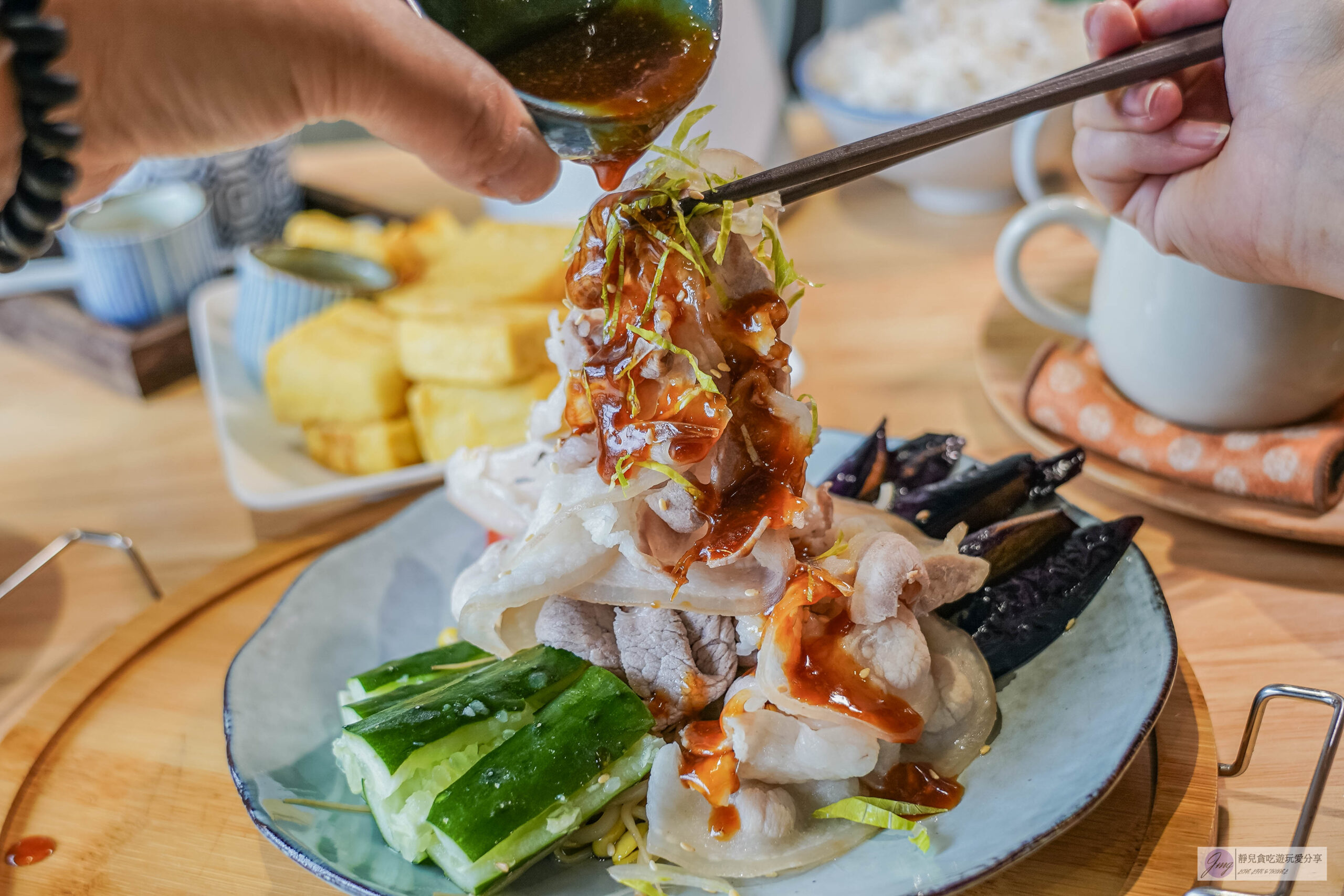 稻吃甘鷓-在地人氣客家創意料理！低調隱密平日用餐人潮依舊多，2人也能吃的客家精緻合菜，親子友善餐廳 @靜兒貪吃遊玩愛分享