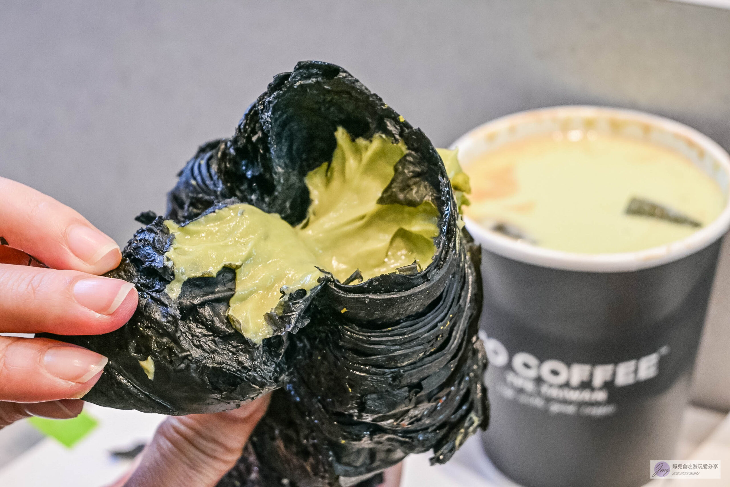 NO COFFEE 台北中山店-酥到掉渣的酥脆可頌，期間限定黑金的開心果可頌、奶蓋拿鐵/鄰近中山捷運站 @靜兒貪吃遊玩愛分享